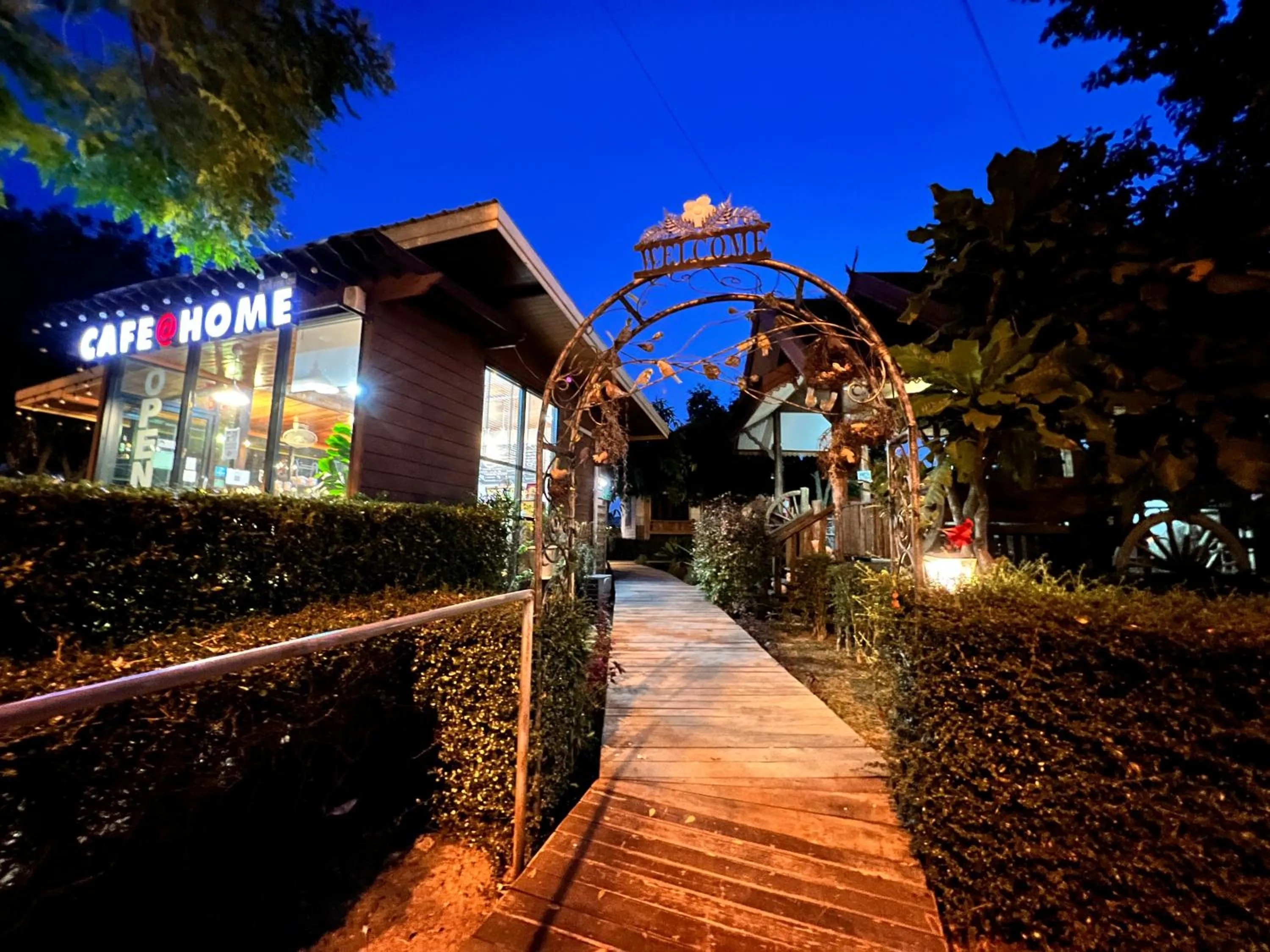 Restaurant/places to eat in Siri Lagoona Resort