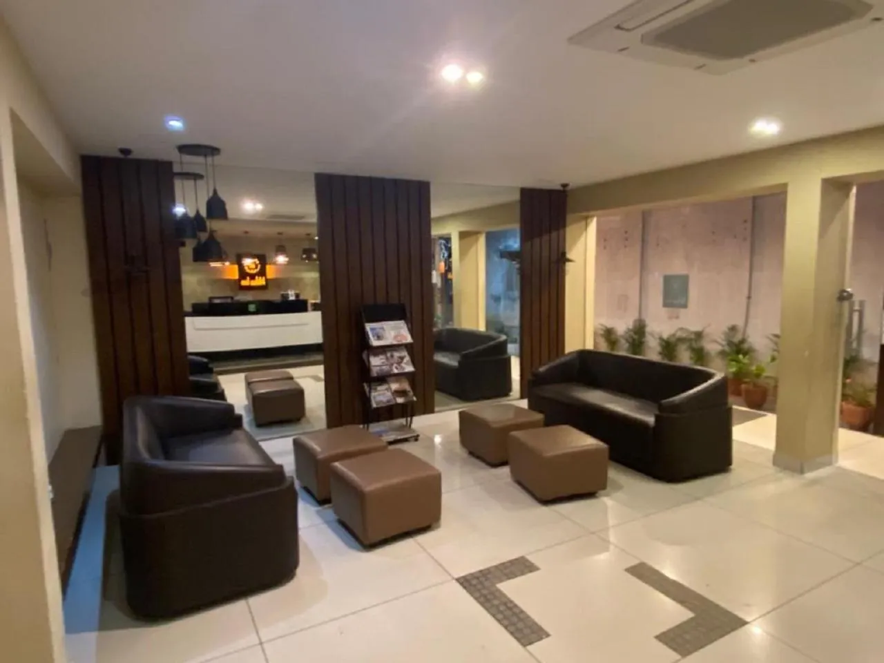 Lounge or bar in Miles Inn Hotel