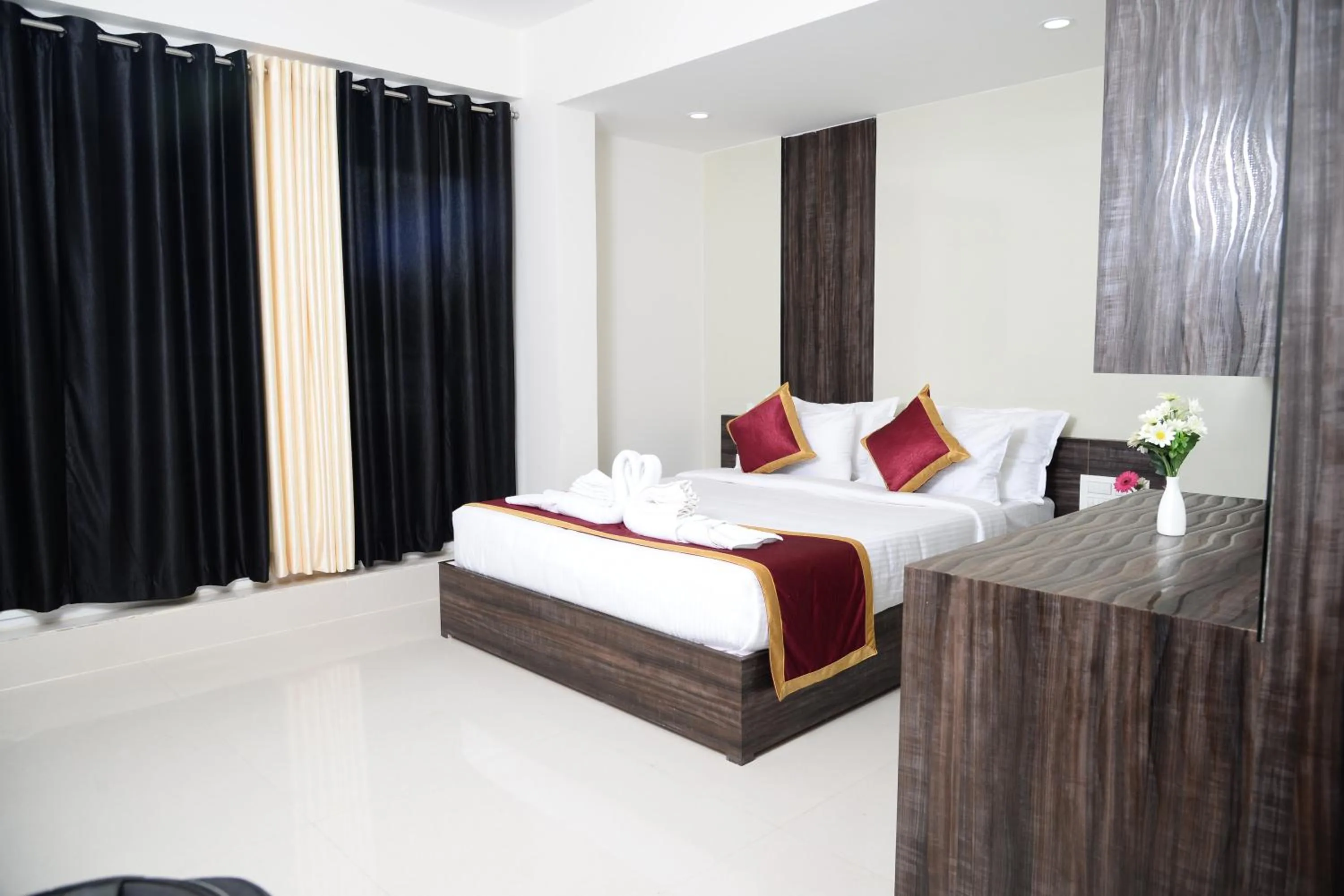 Bed in Miles Inn Hotel