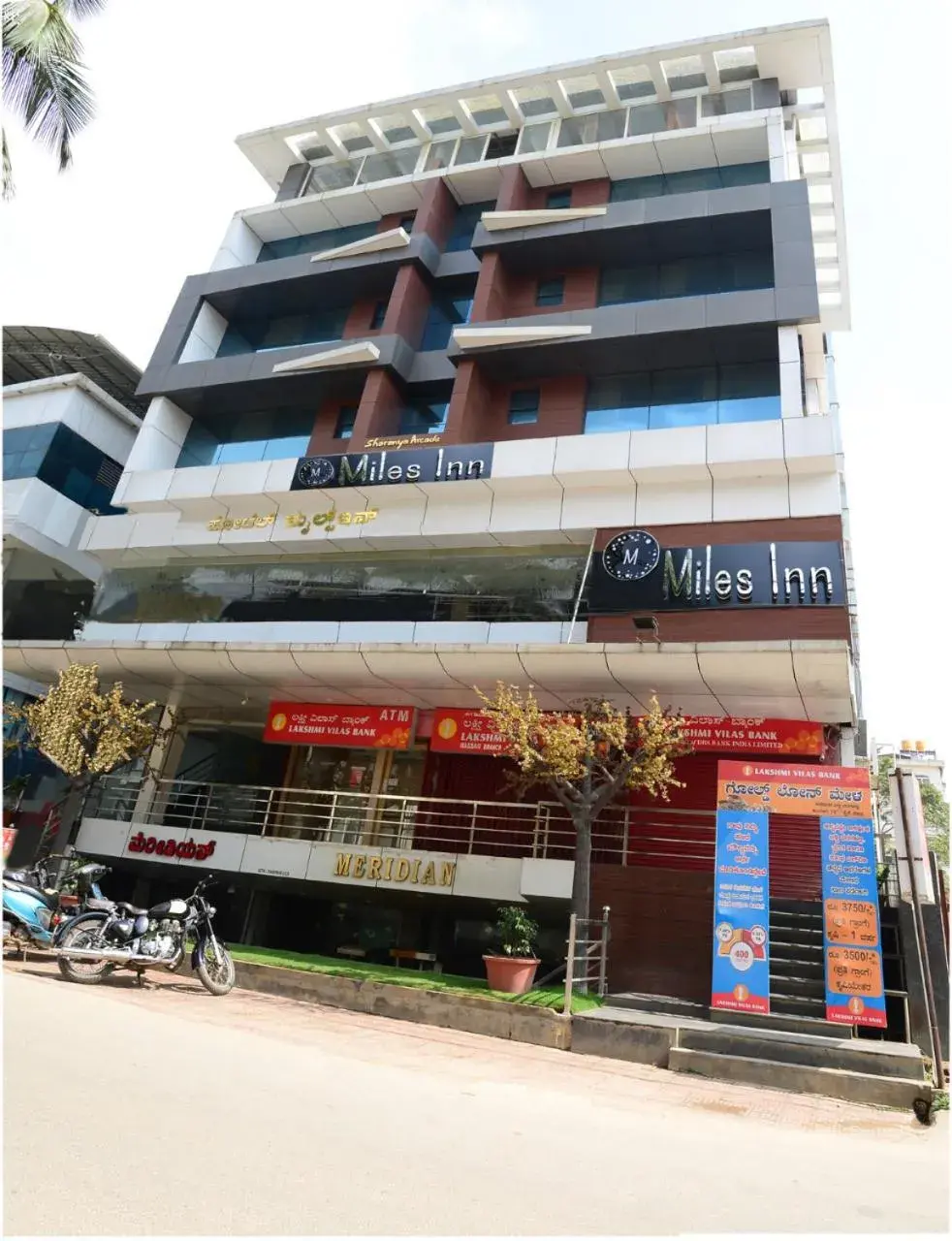 Property building in Miles Inn Hotel Property building in Miles Inn Hotel