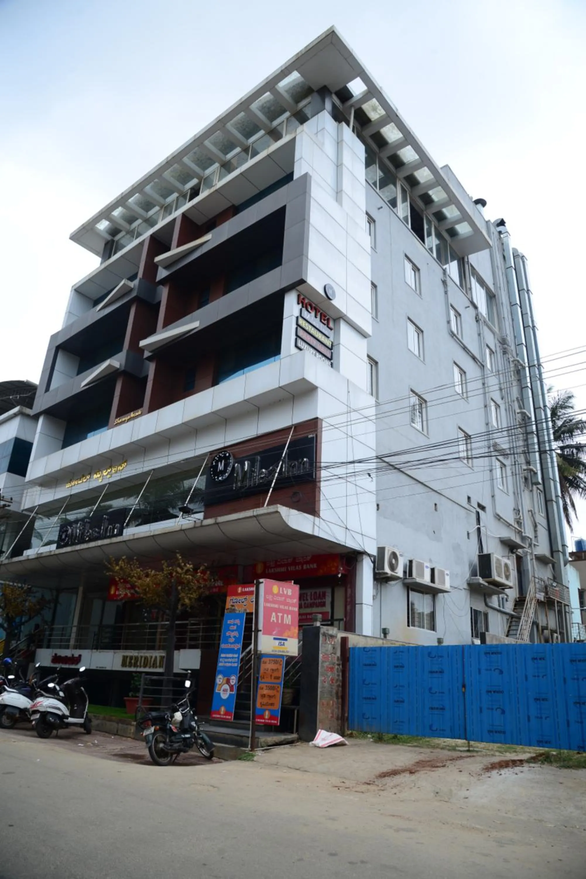 Restaurant/places to eat in Miles Inn Hotel