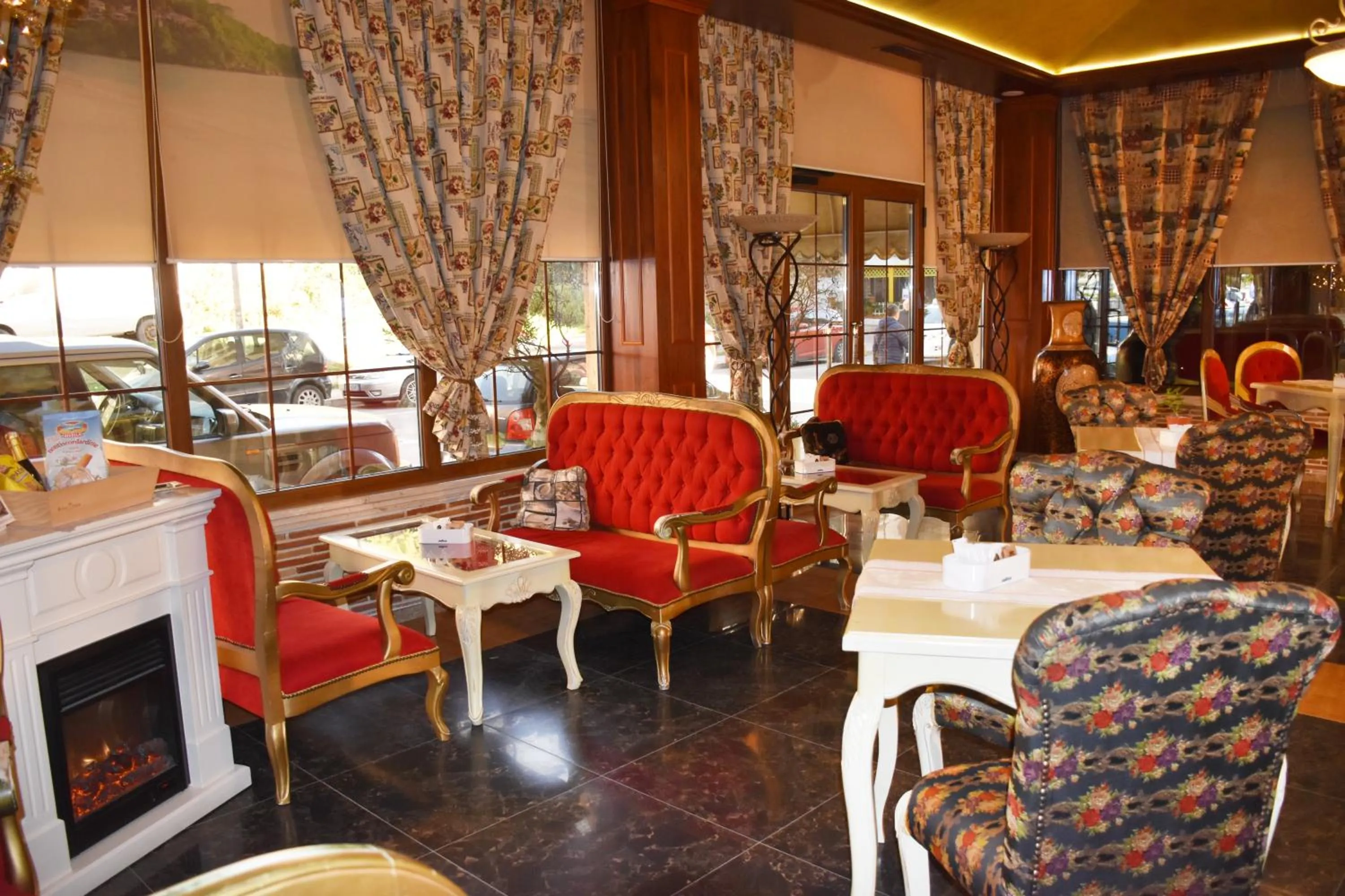 Lobby or reception in 2 KITARRAT Boutique Hotel & SPA