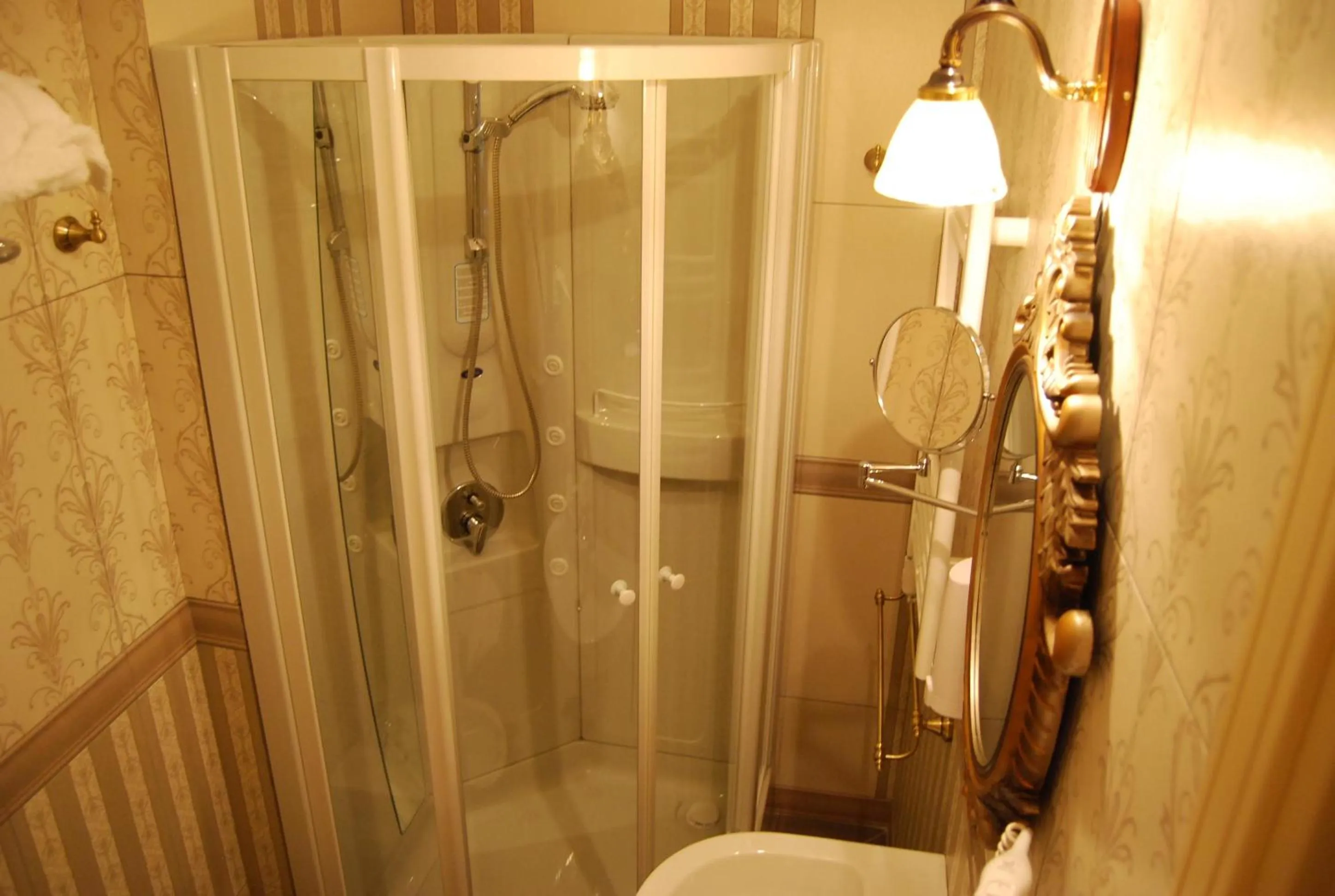 Bathroom in 2 KITARRAT Boutique Hotel & SPA