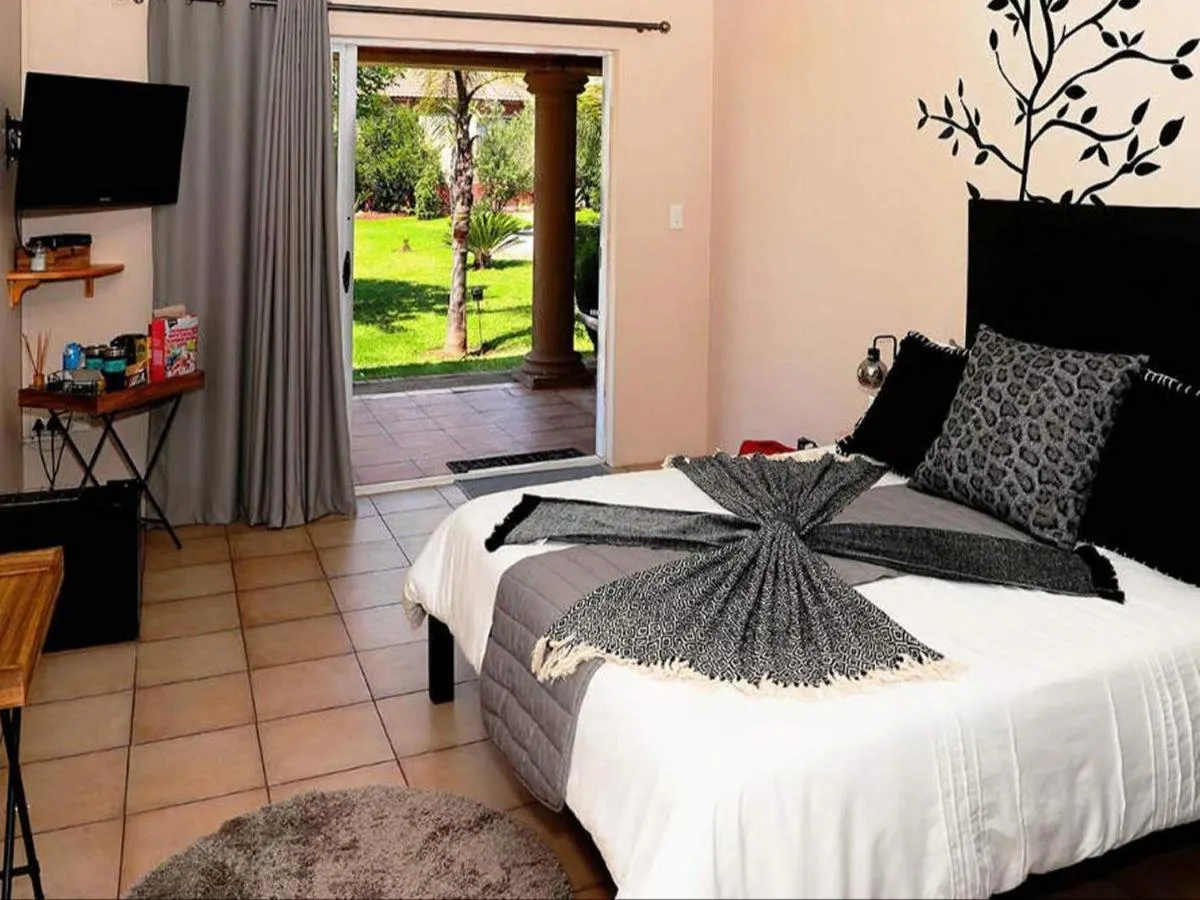Tamarisk Guest Lodge