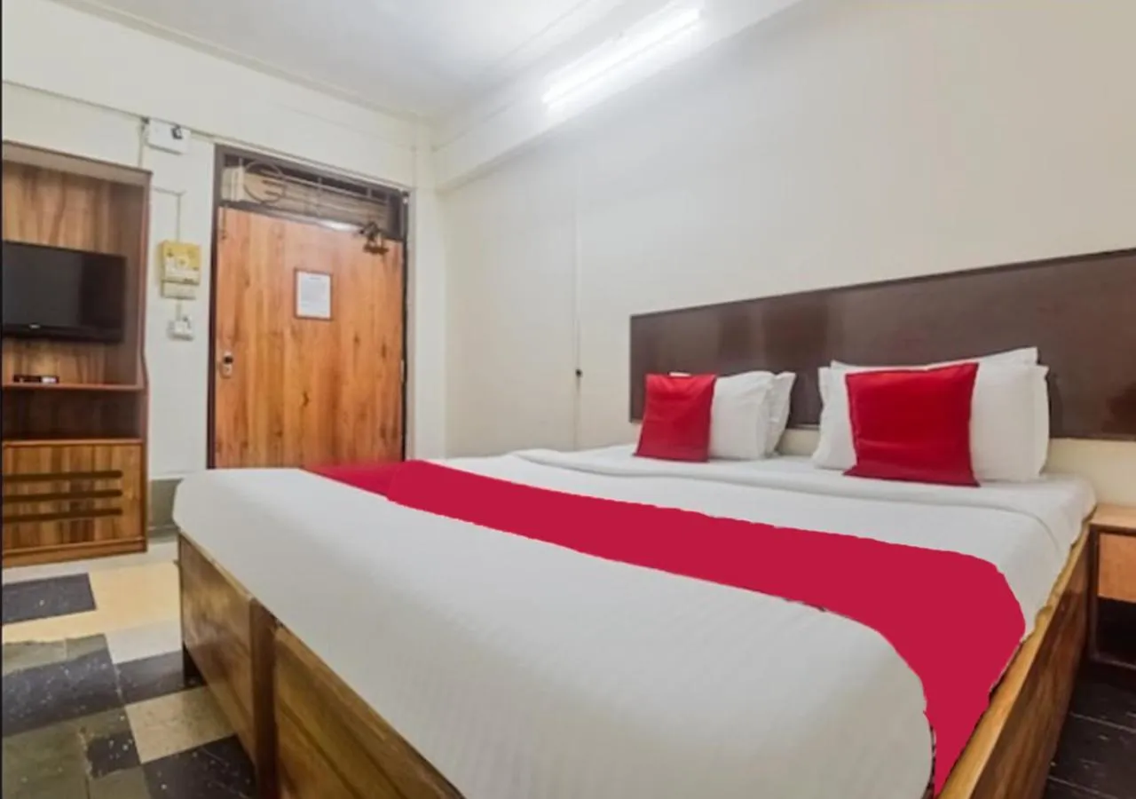 Bed in Hotel Subhash- Andheri
