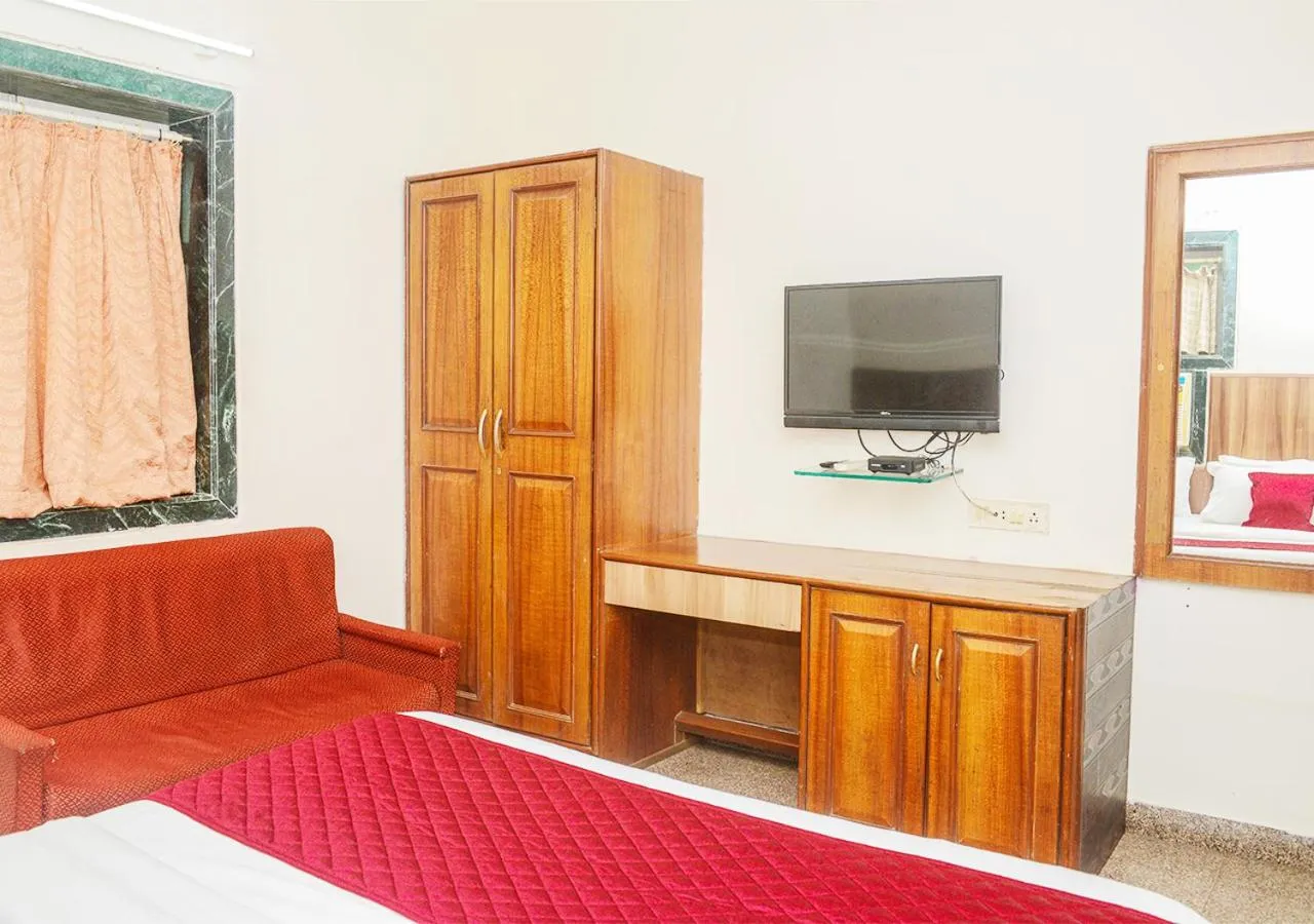Bedroom in Hotel Subhash- Andheri