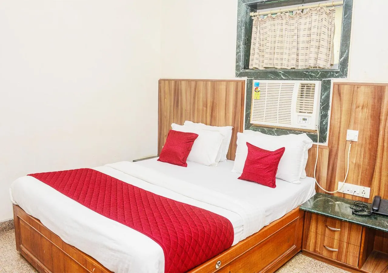 Bedroom in Hotel Subhash- Andheri