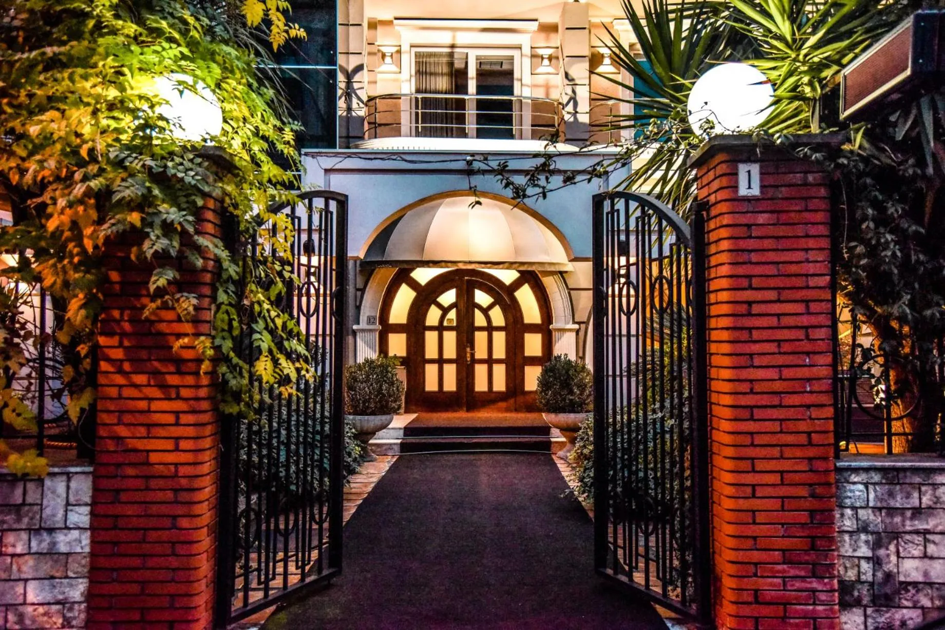 Facade/entrance in Broadway Boutique Hotel
