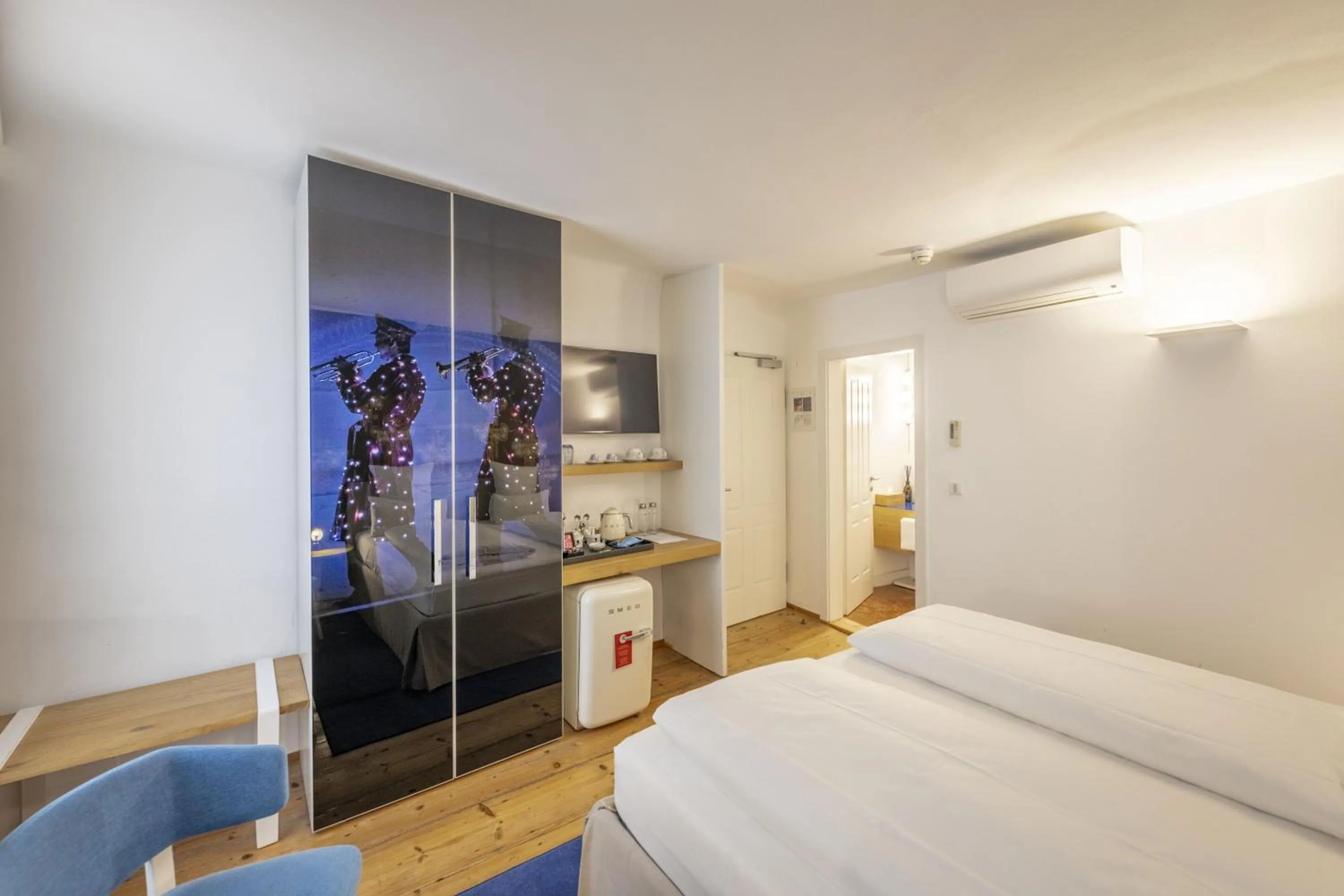 Bed in Small Luxury Hotel Goldgasse