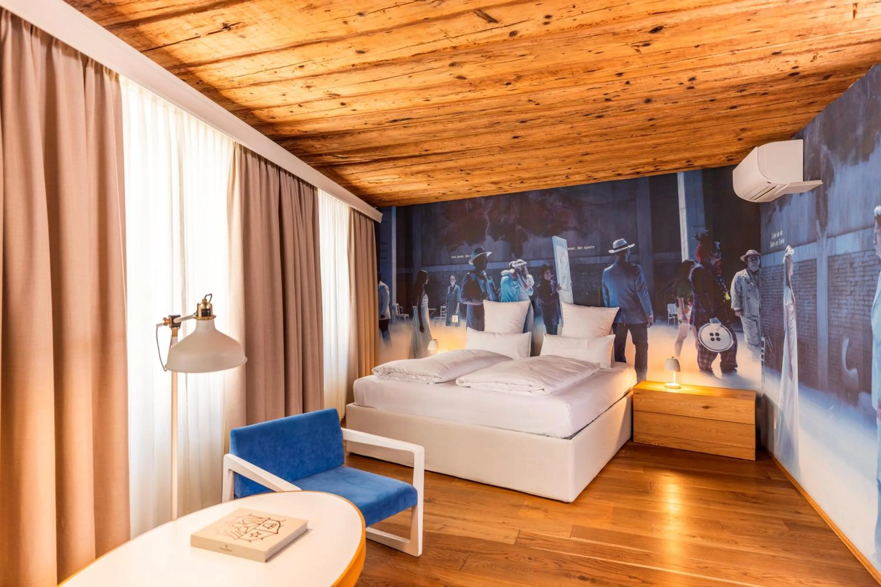 Photo of the whole room, Bed in Small Luxury Hotel Goldgasse