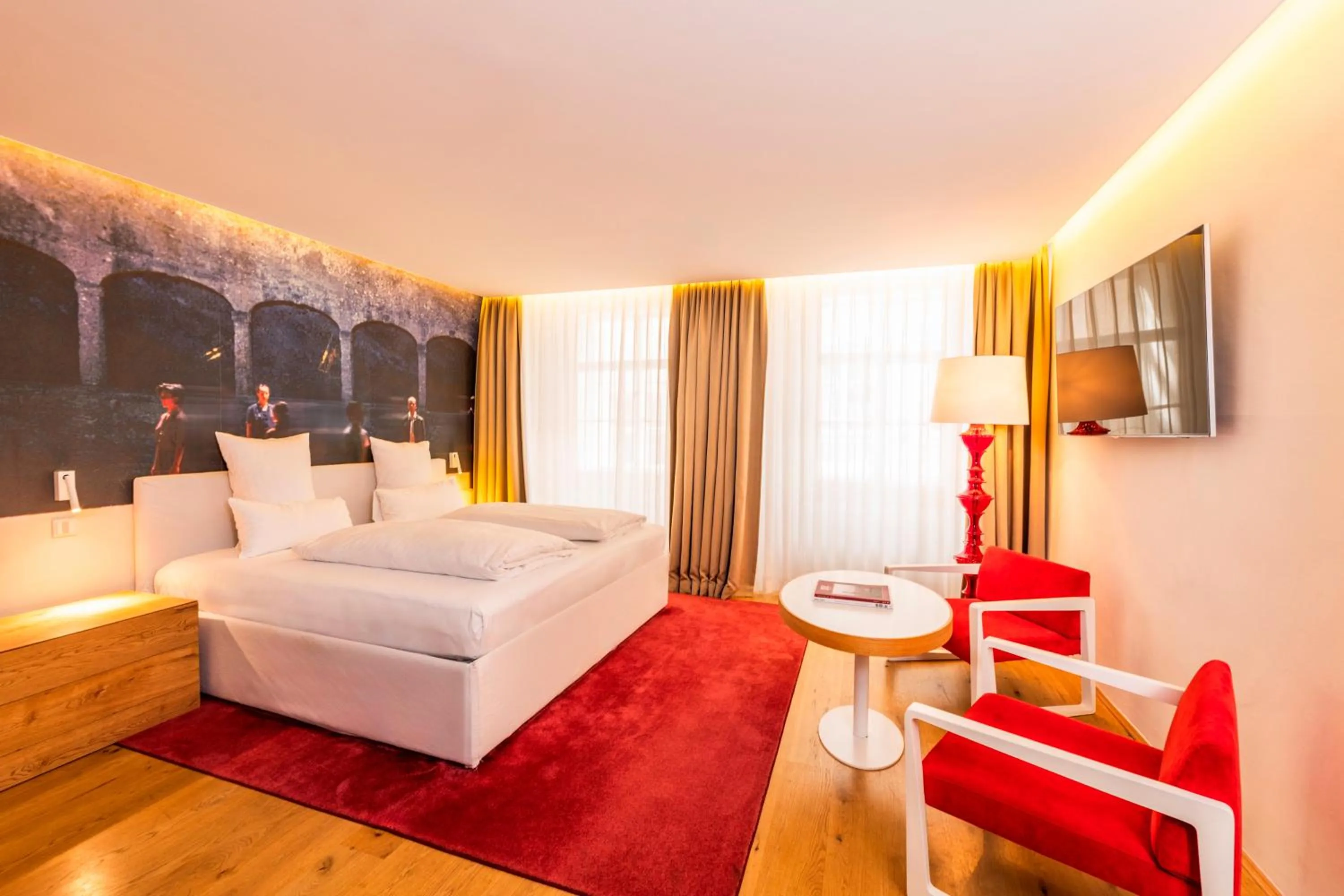 Photo of the whole room, Bed in Small Luxury Hotel Goldgasse