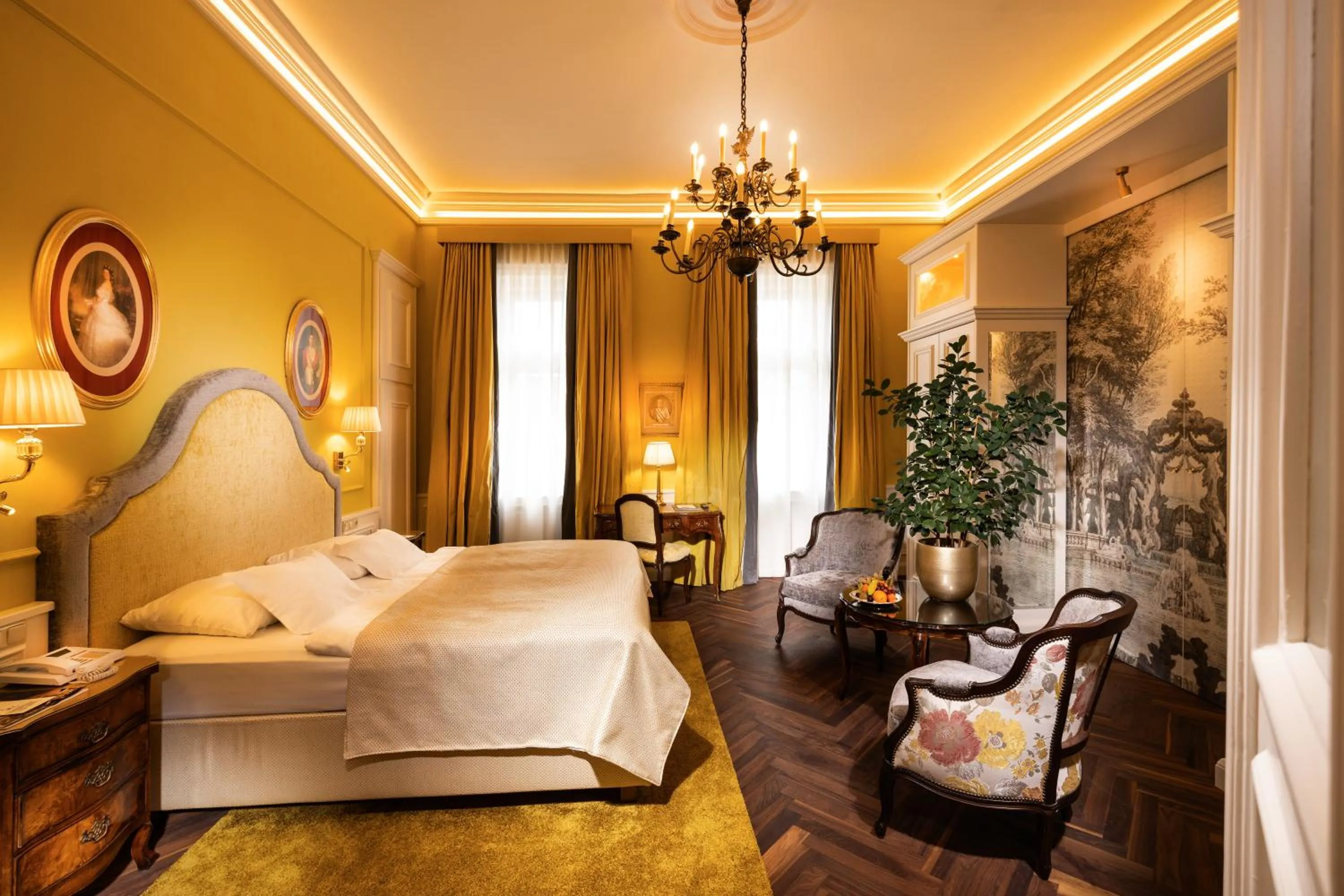 Photo of the whole room, Bed in Hotel Bristol Salzburg