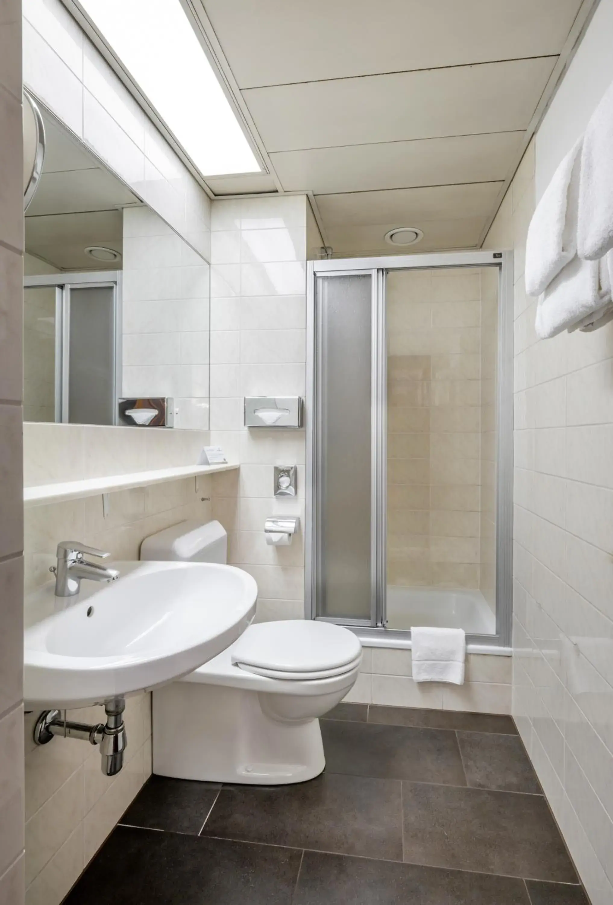 Single Room with Queen Size Bed in Hotel am Mirabellplatz Single Room with Queen Size Bed in Hotel am Mirabellplatz