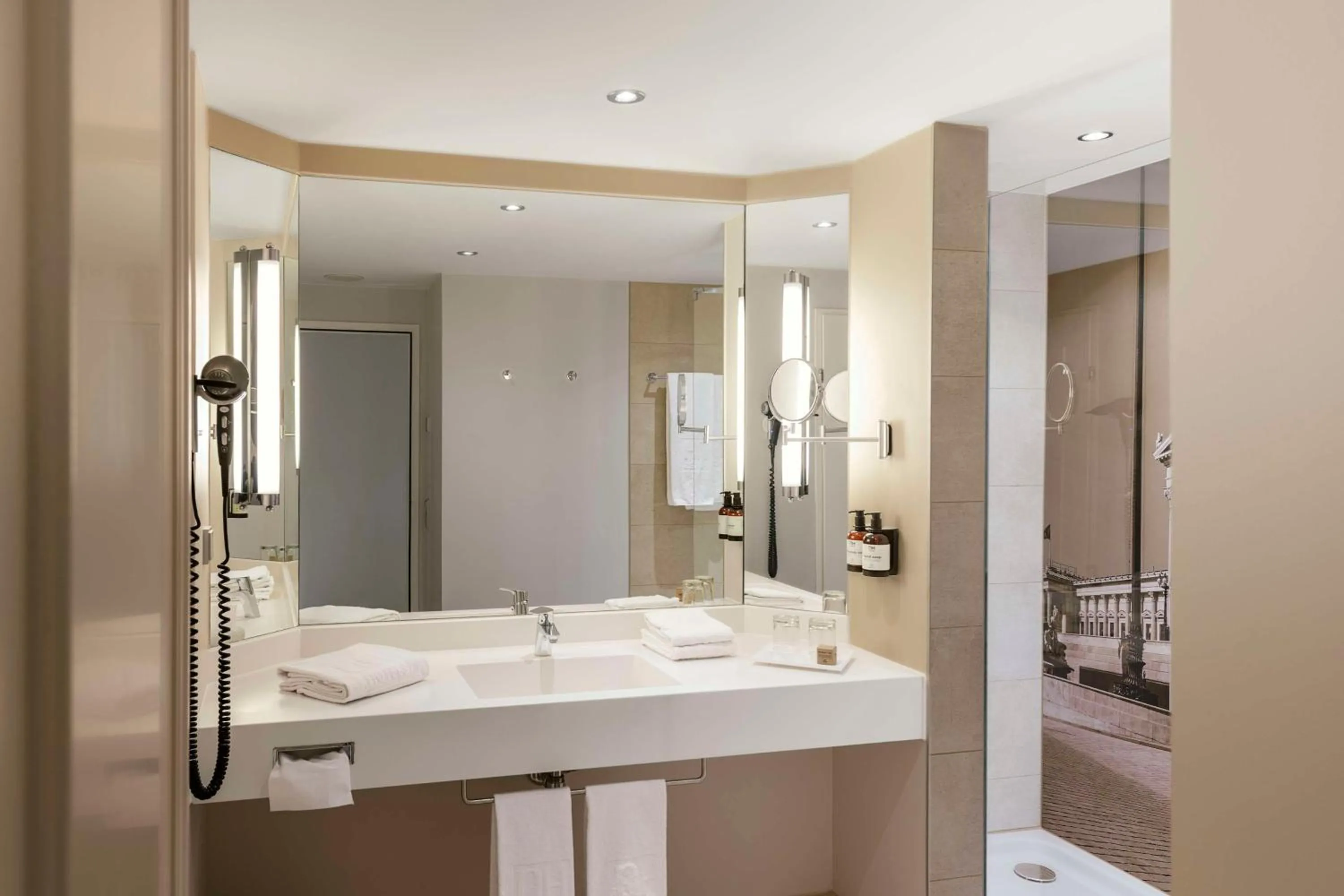 Bathroom in NH Vienna Airport Conference Center