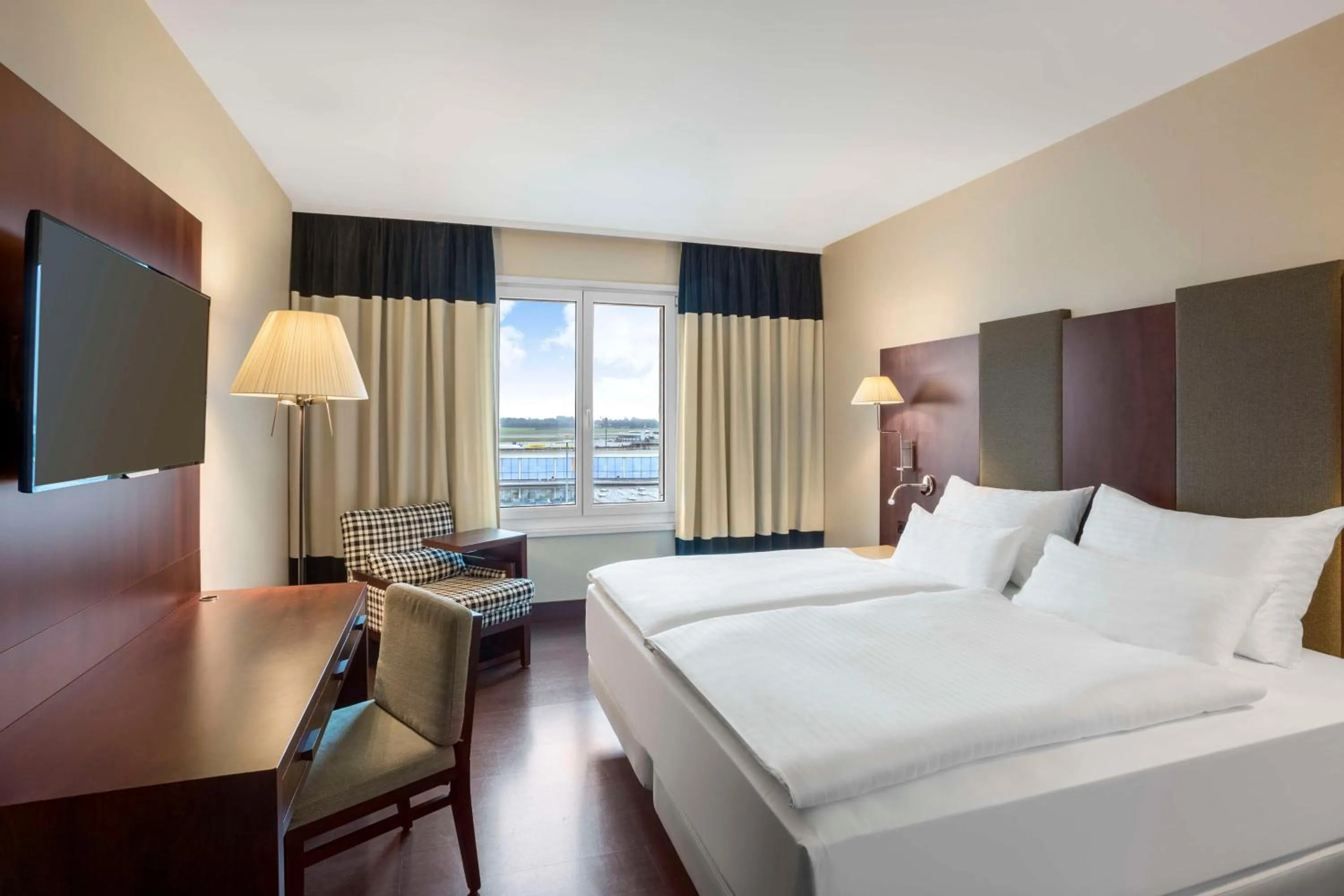 Bedroom, Bed in NH Vienna Airport Conference Center