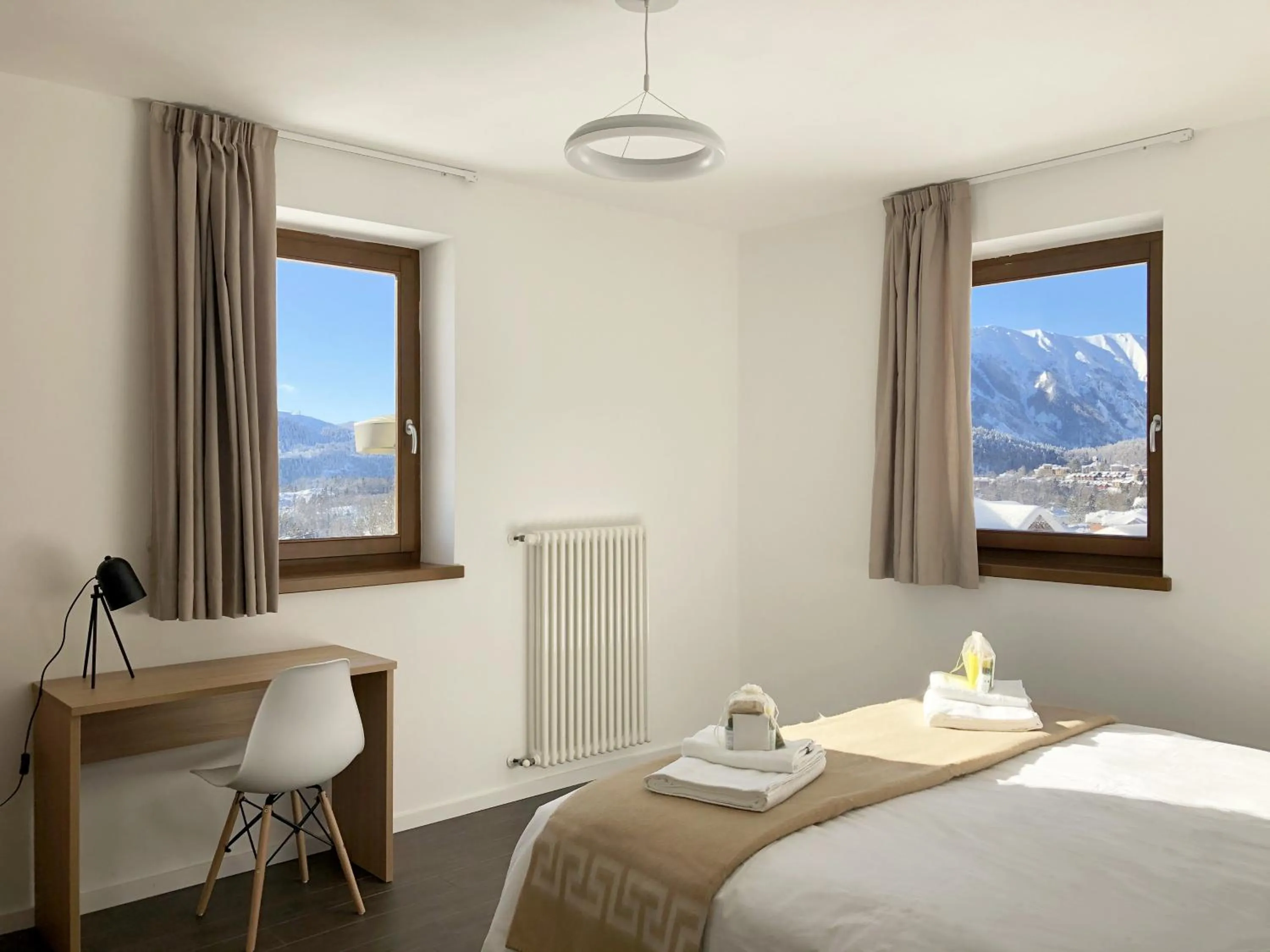 Photo of the whole room, Bed in Residence Aurora