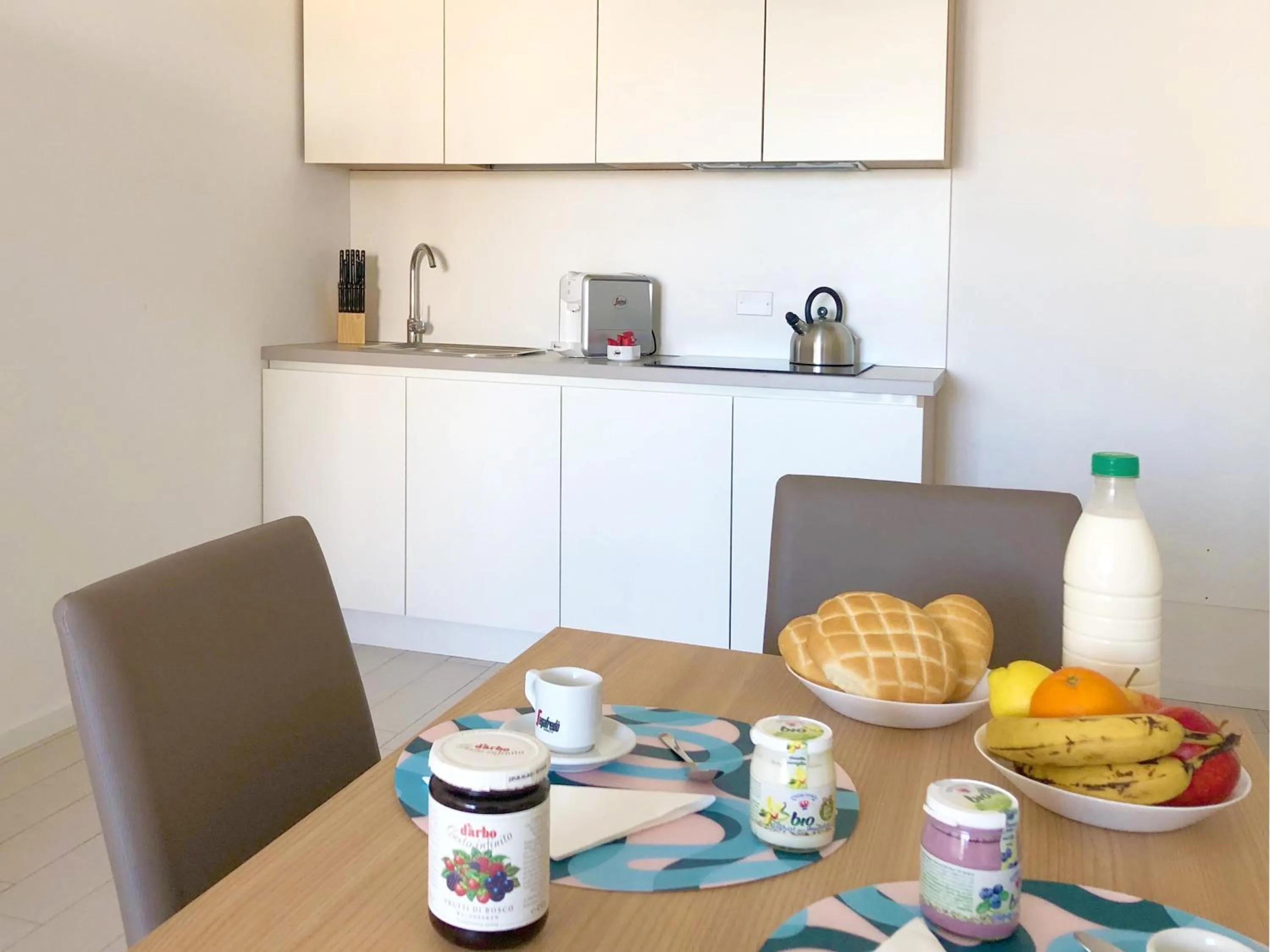 Coffee/tea facilities in Residence Aurora