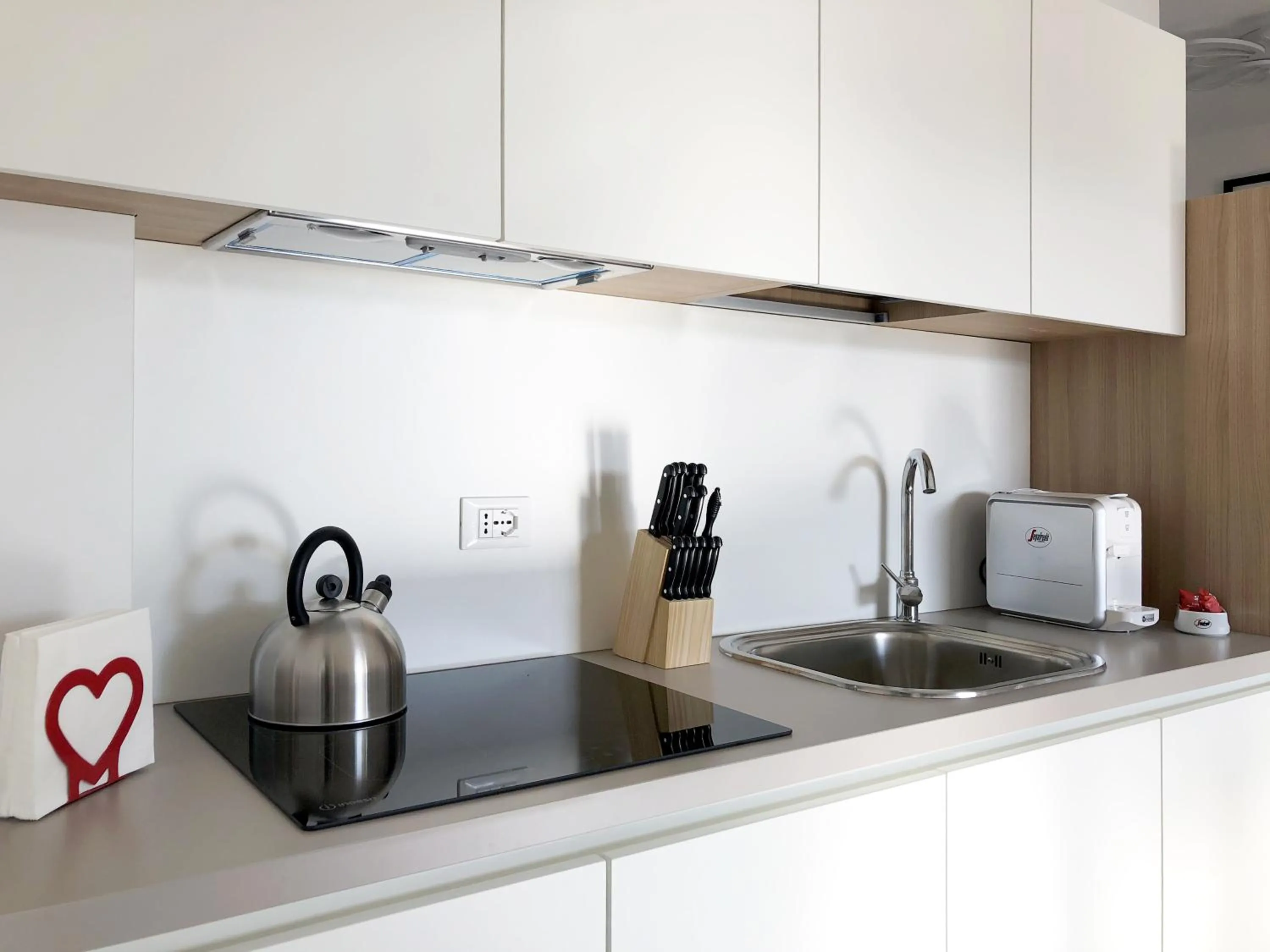 Coffee/tea facilities in Residence Aurora