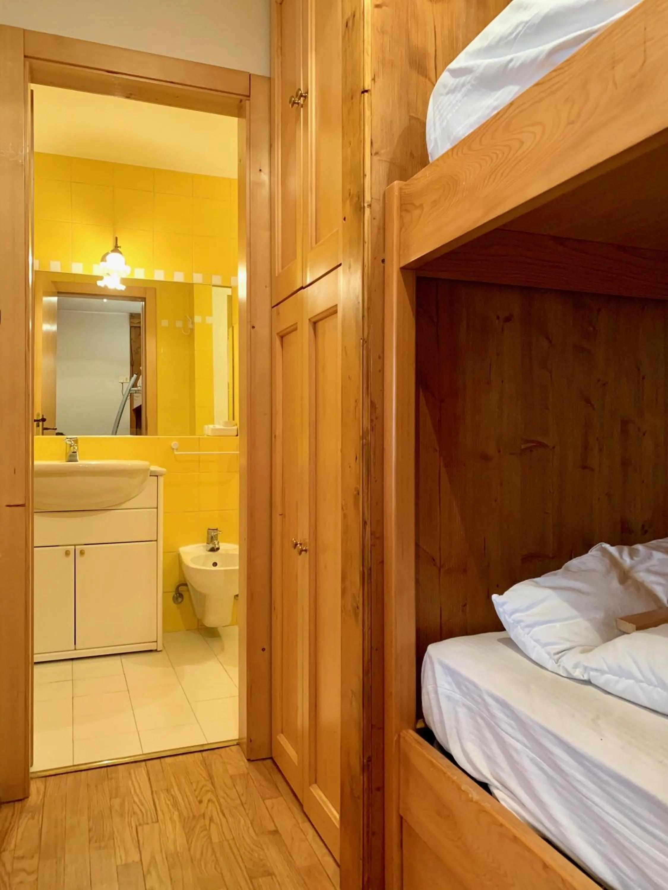 Bedroom, Bed in Trilocale Rainalter