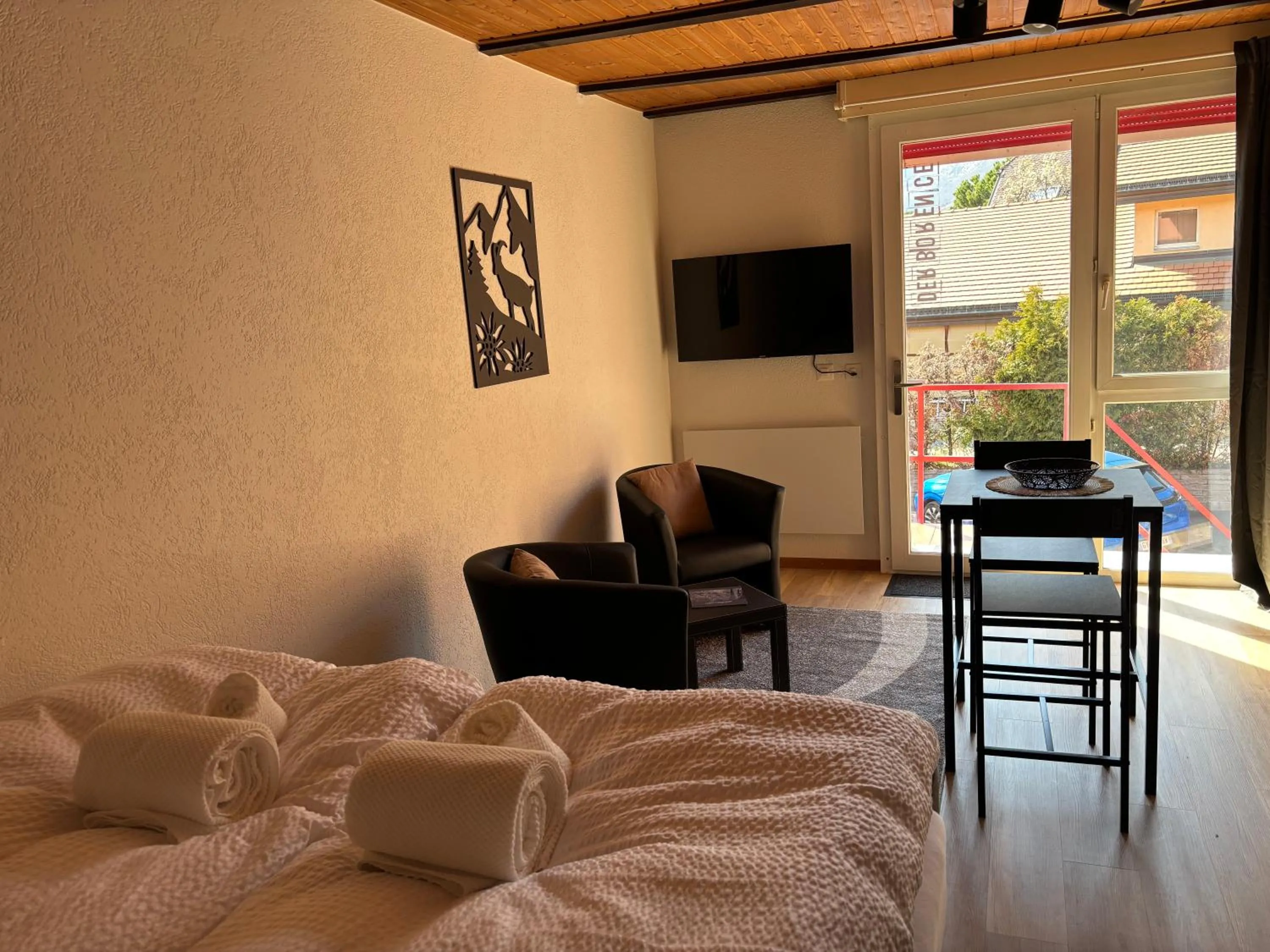 Seating area, Bed in Auberge Les Rangs