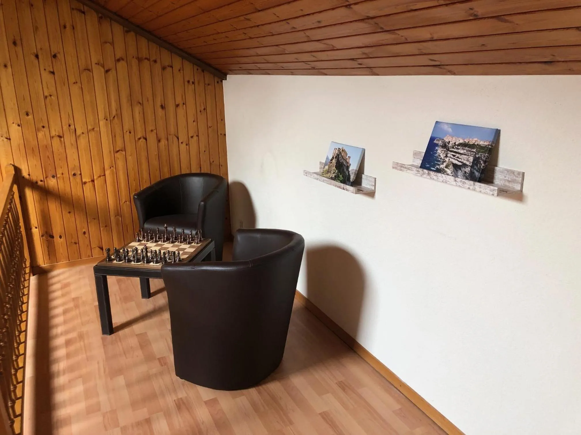 Seating area in Auberge Les Rangs