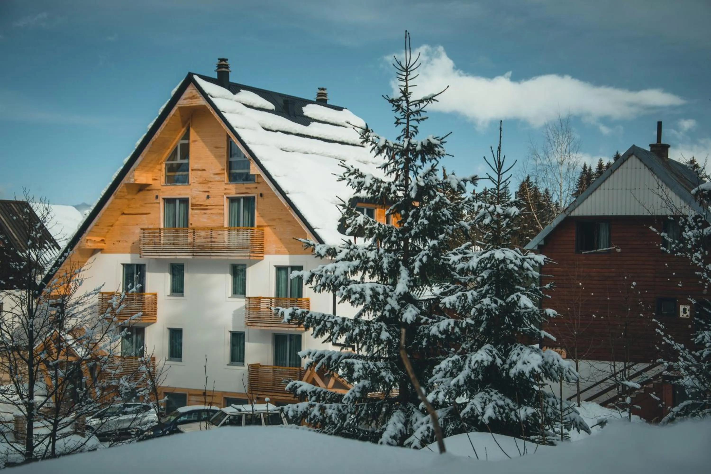 Property building in Casa di Pino EcoLodge Hotel