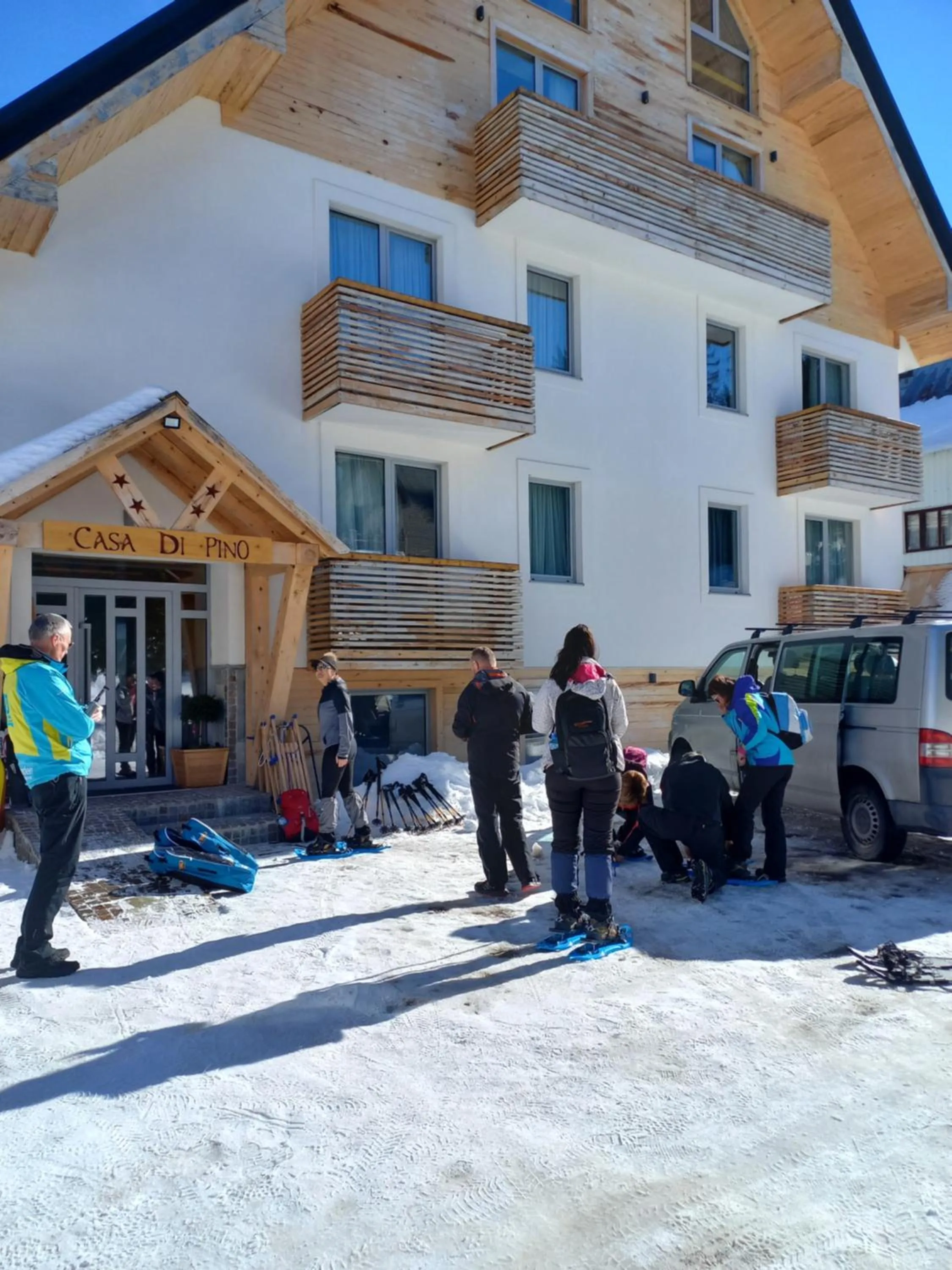 People in Casa di Pino EcoLodge Hotel