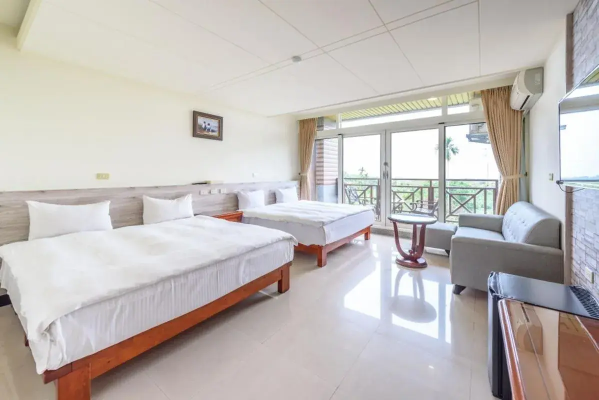Quadruple Room with Balcony in Yunlin Gukeng Da-Hu Villa B&B Quadruple Room with Balcony in Yunlin Gukeng Da-Hu Villa B&B
