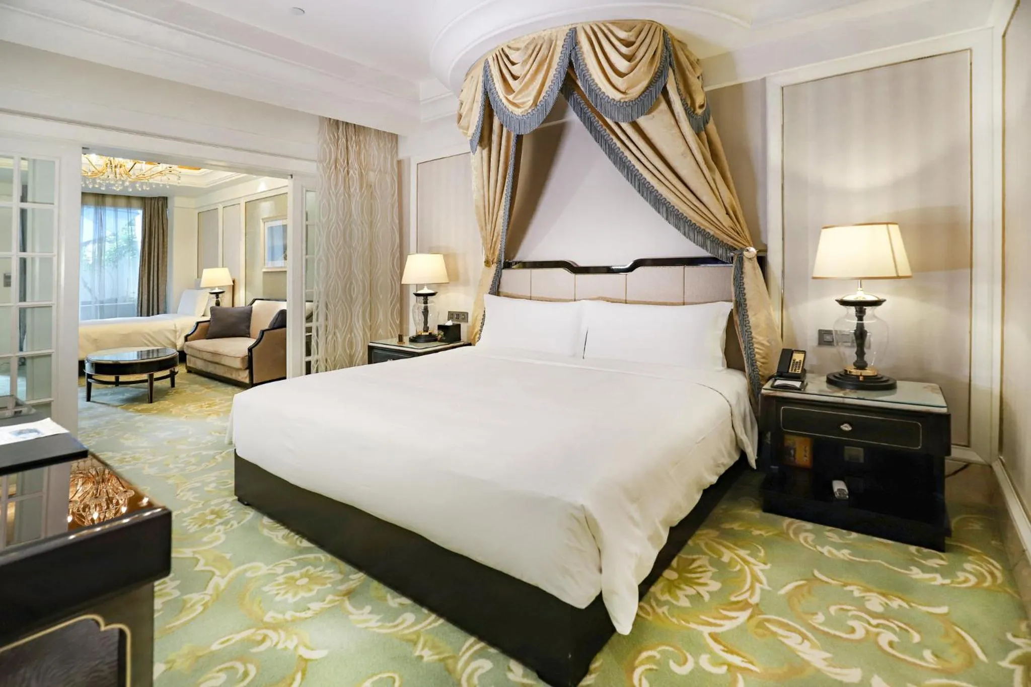 Photo of the whole room, Bed in InterContinental Chengdu Global Center by IHG