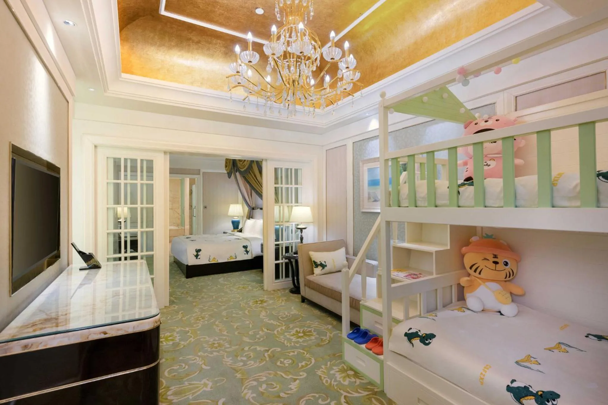 Photo of the whole room, Bed in InterContinental Chengdu Global Center by IHG