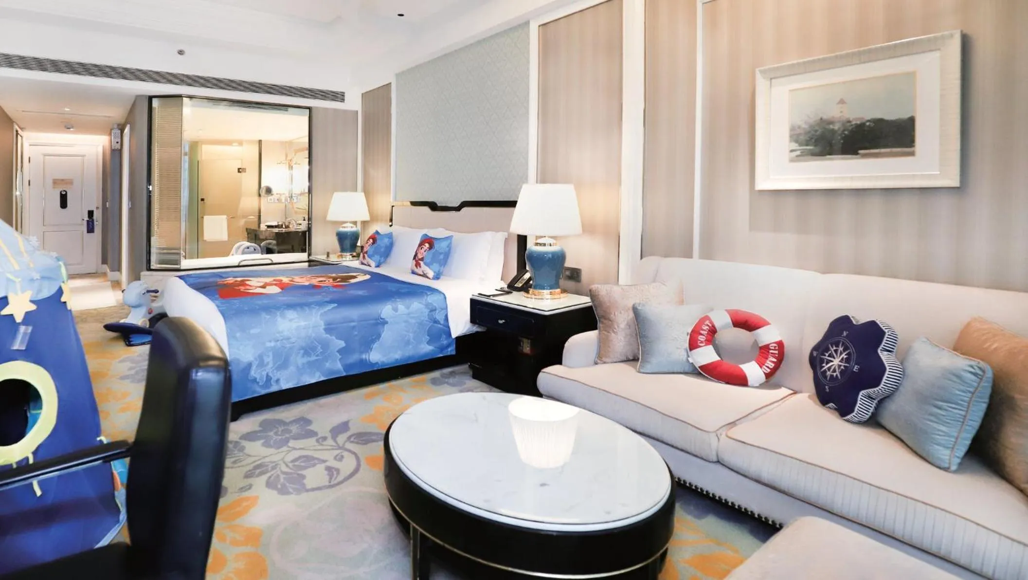 Photo of the whole room, Bed in InterContinental Chengdu Global Center by IHG