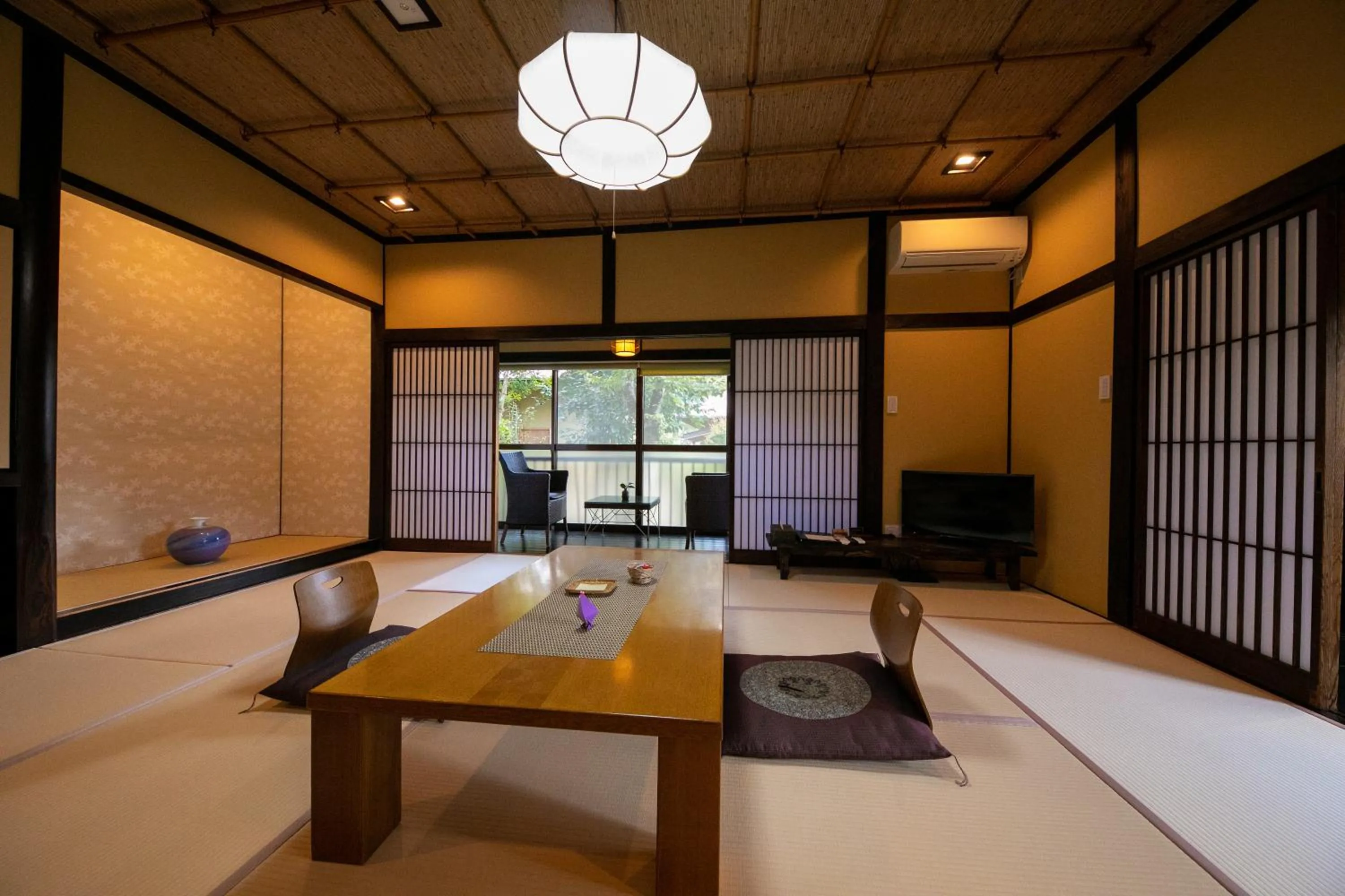 Photo of the whole room in Yufuin Hoteiya