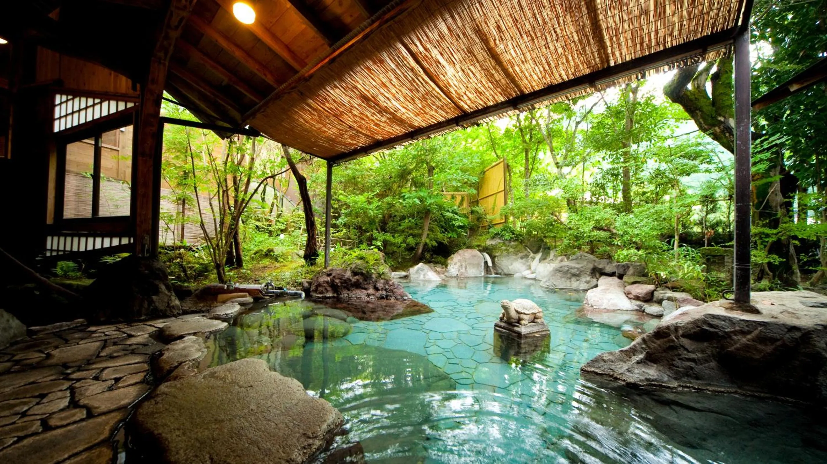 Hot Spring Bath in Yufuin Hoteiya