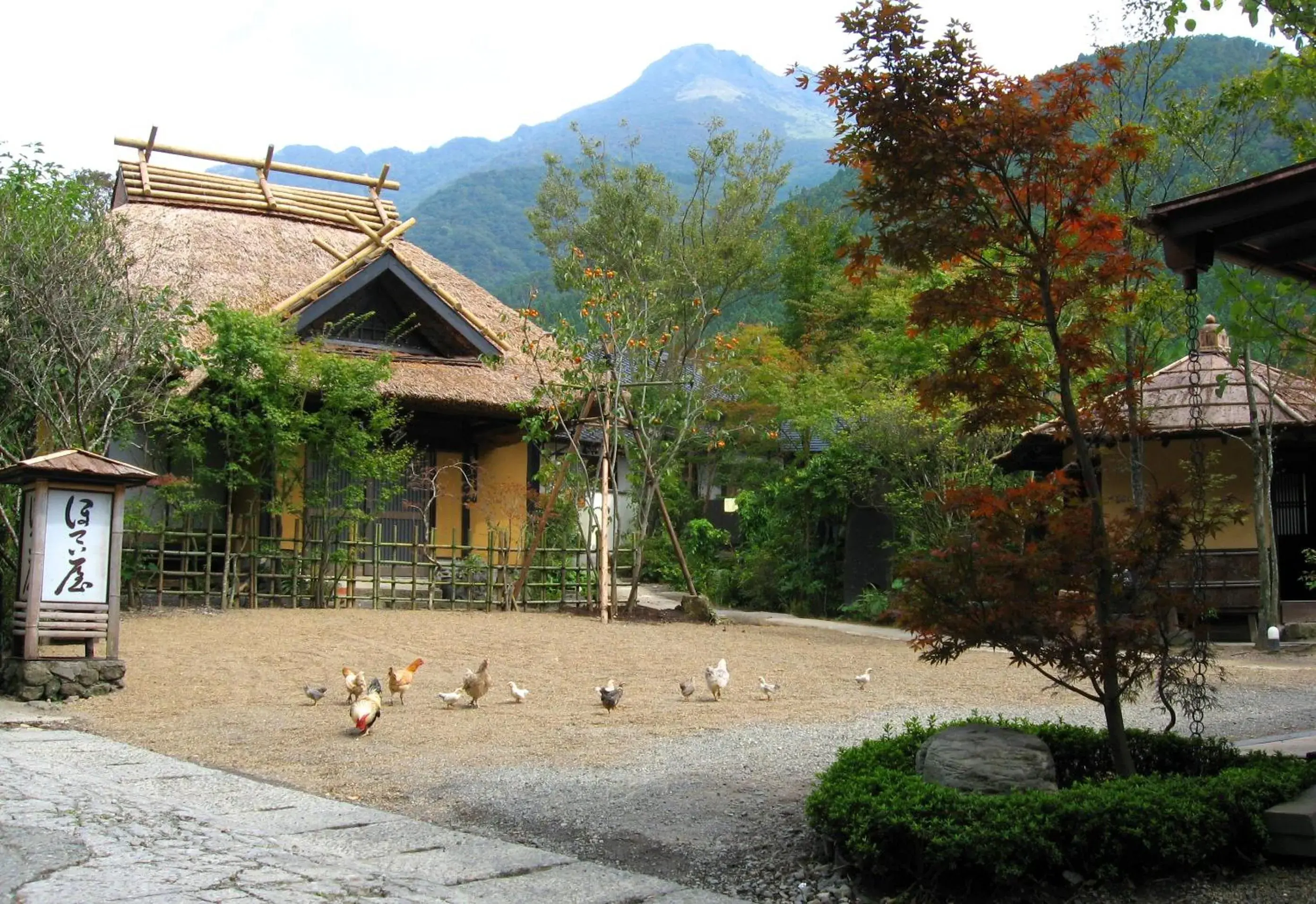 Property building in Yufuin Hoteiya Property building in Yufuin Hoteiya