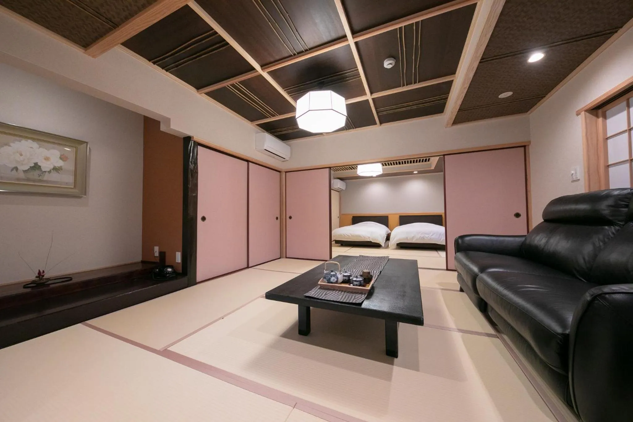 Photo of the whole room, Bed in Yufuin Hoteiya