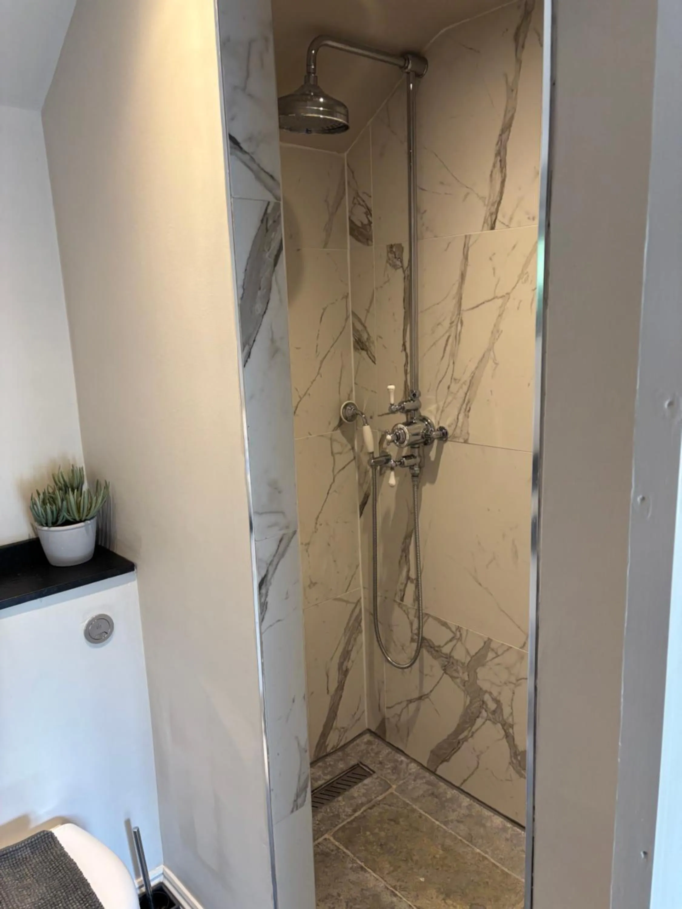 Shower in Street Farmhouse