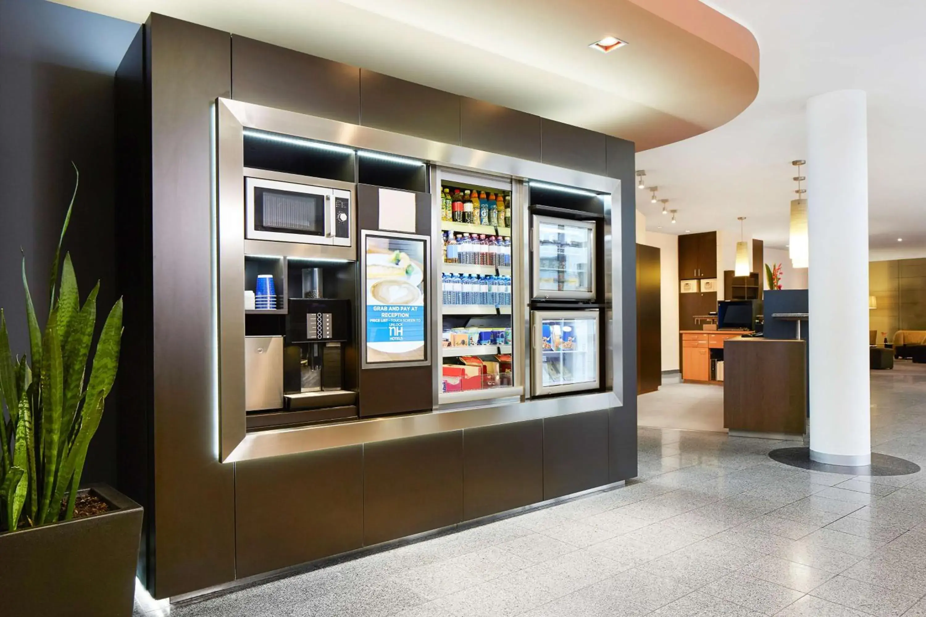 Lounge or bar in NH Wien City Lounge or bar in NH Wien City