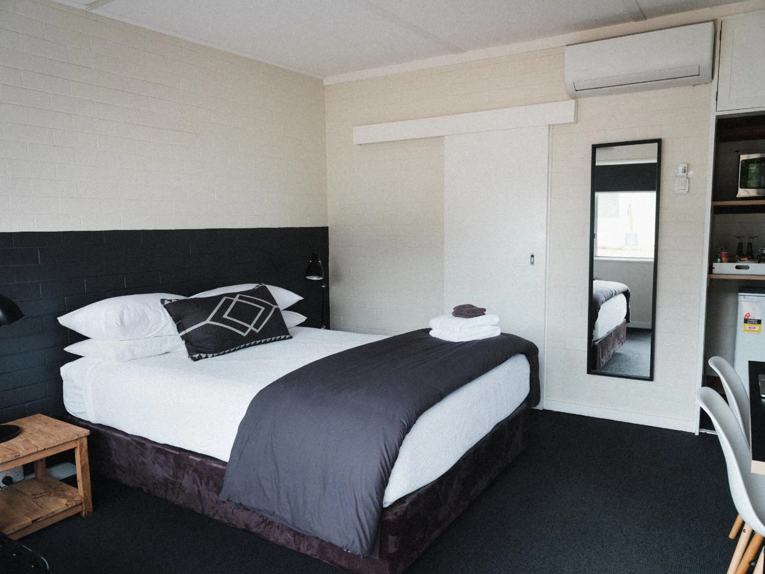 Bedroom, Bed in Cedar Lodge