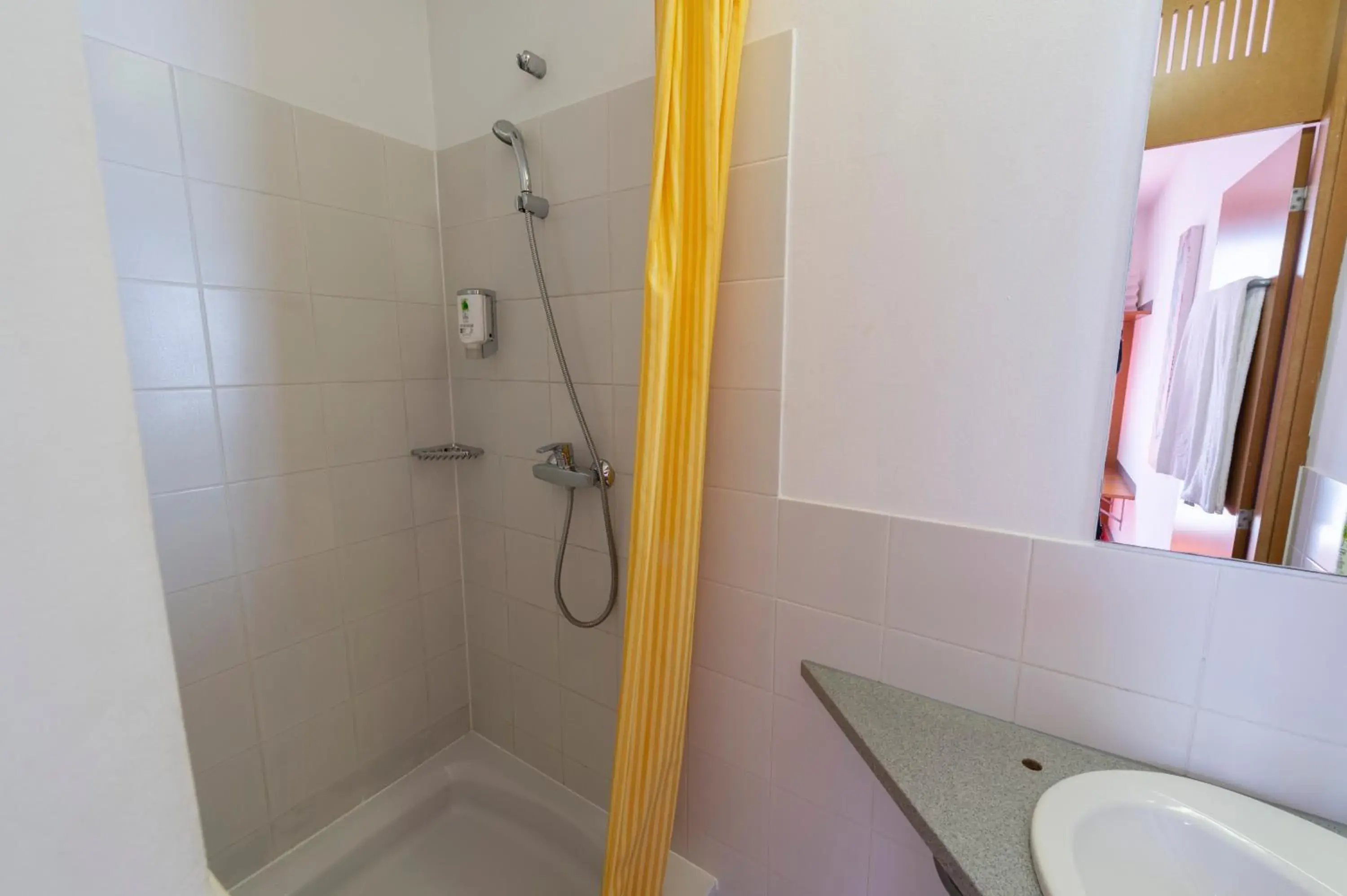 Double Room - Non-Smoking in Orange Wings Krems Double Room - Non-Smoking in Orange Wings Krems