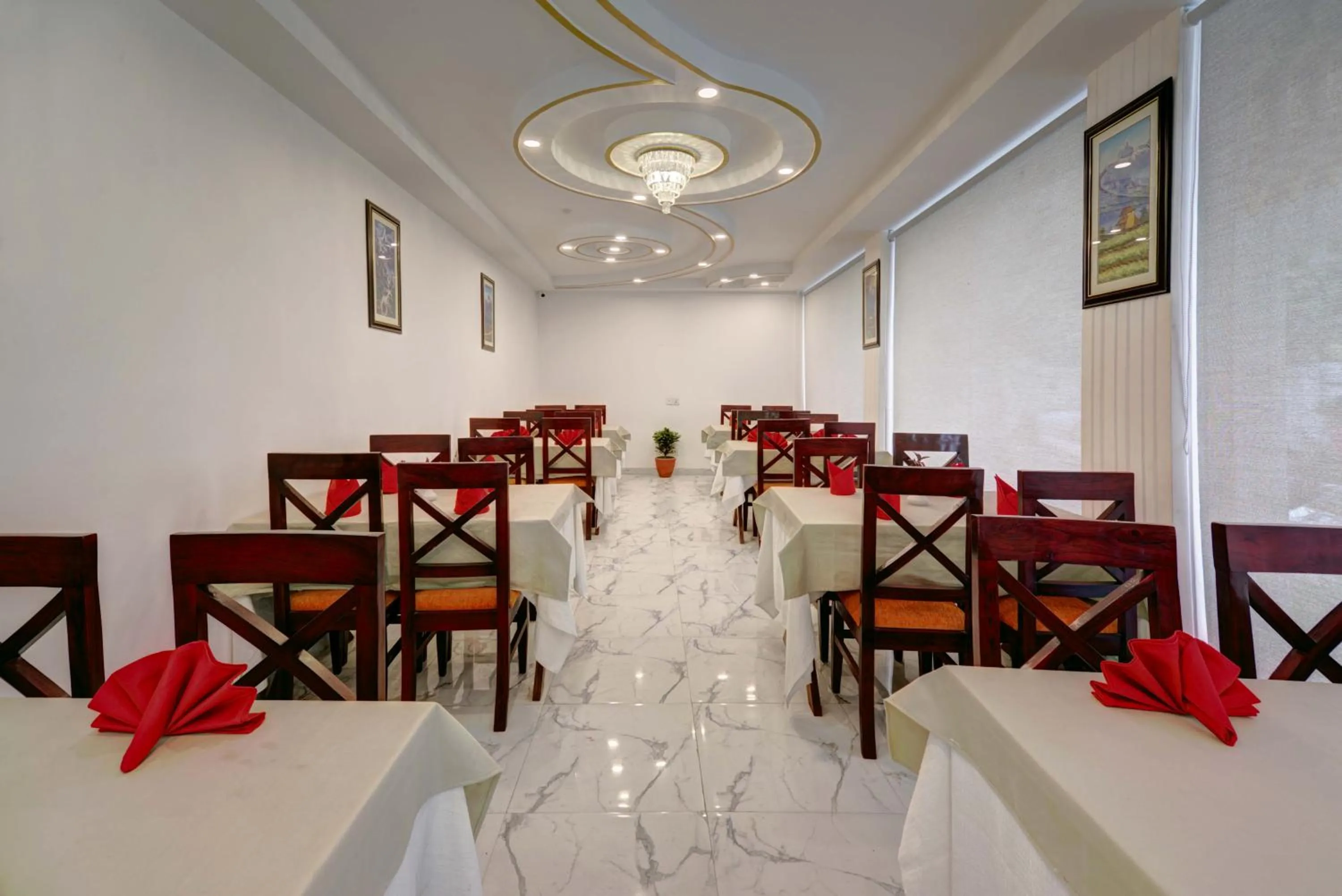 Restaurant/places to eat in Durbar Hotel & Residence