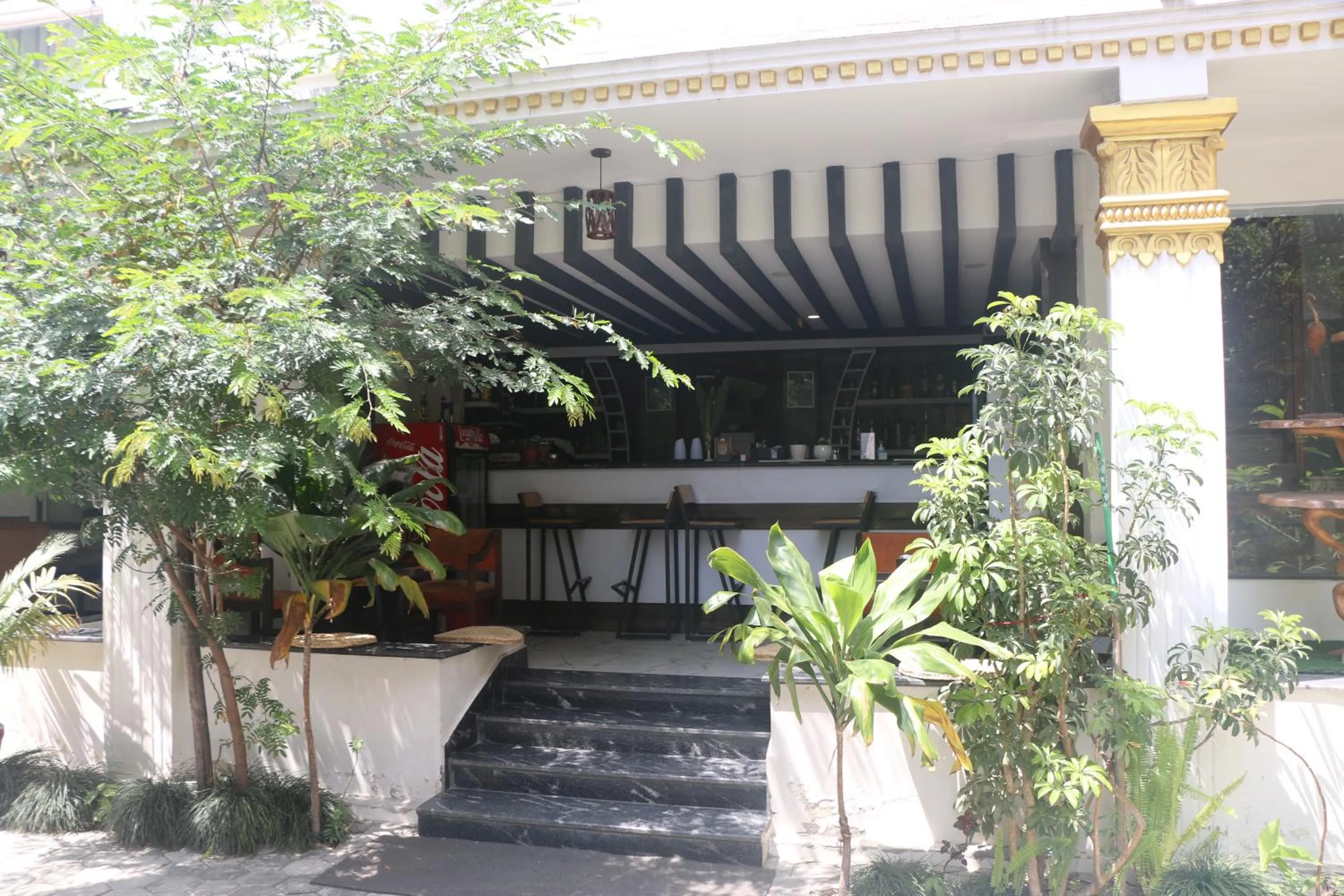 Restaurant/places to eat in Durbar Hotel & Residence