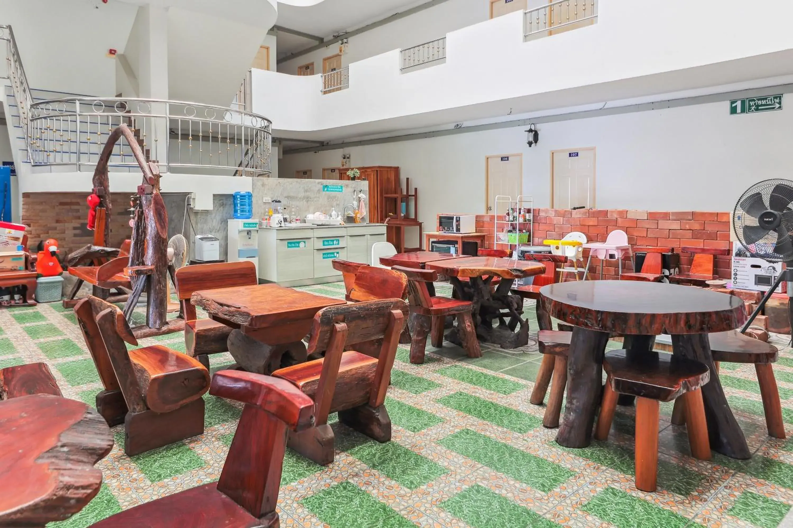 Restaurant/places to eat in View Mansion Restaurant/places to eat in View Mansion