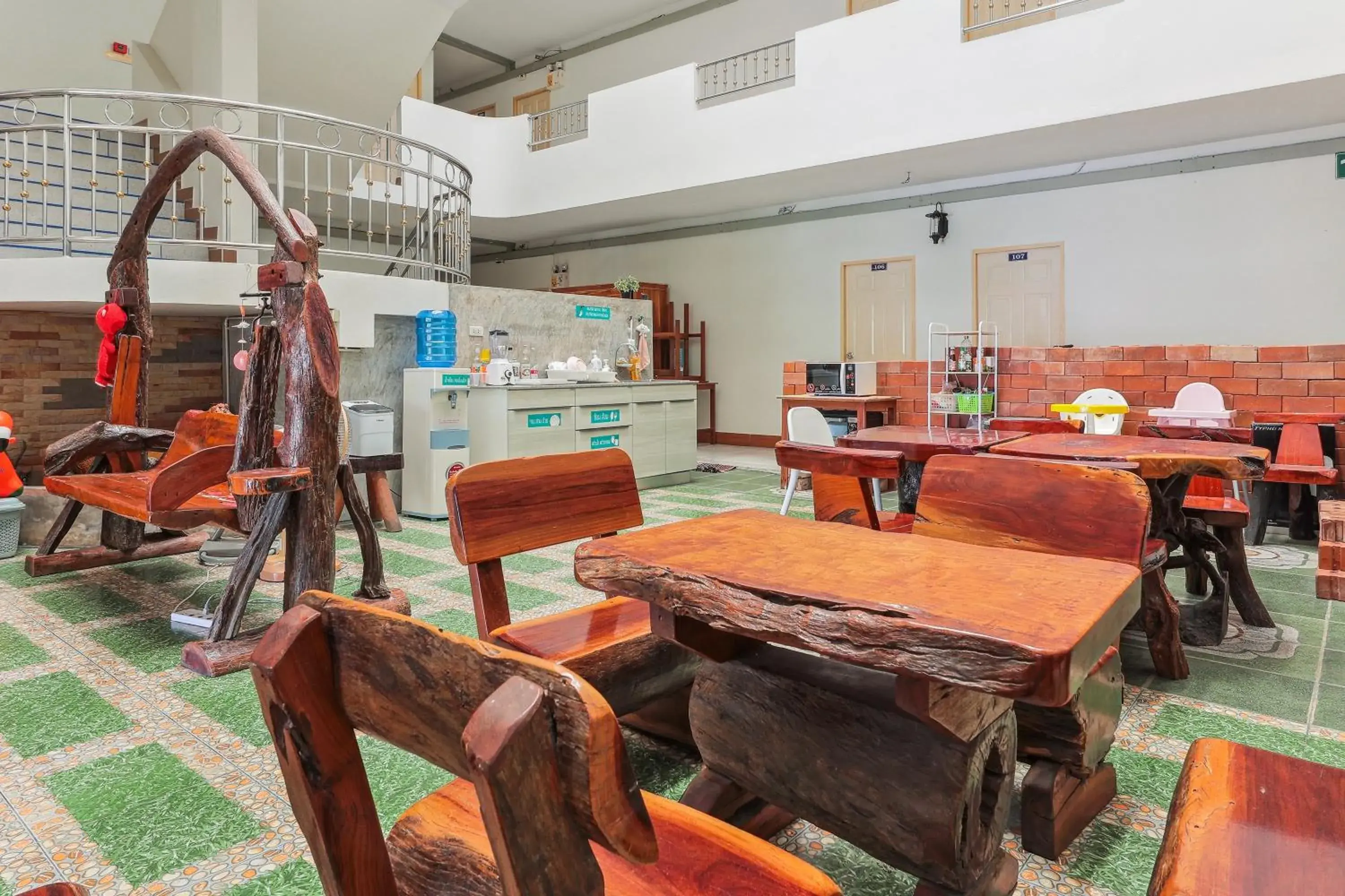 Restaurant/places to eat in View Mansion Restaurant/places to eat in View Mansion