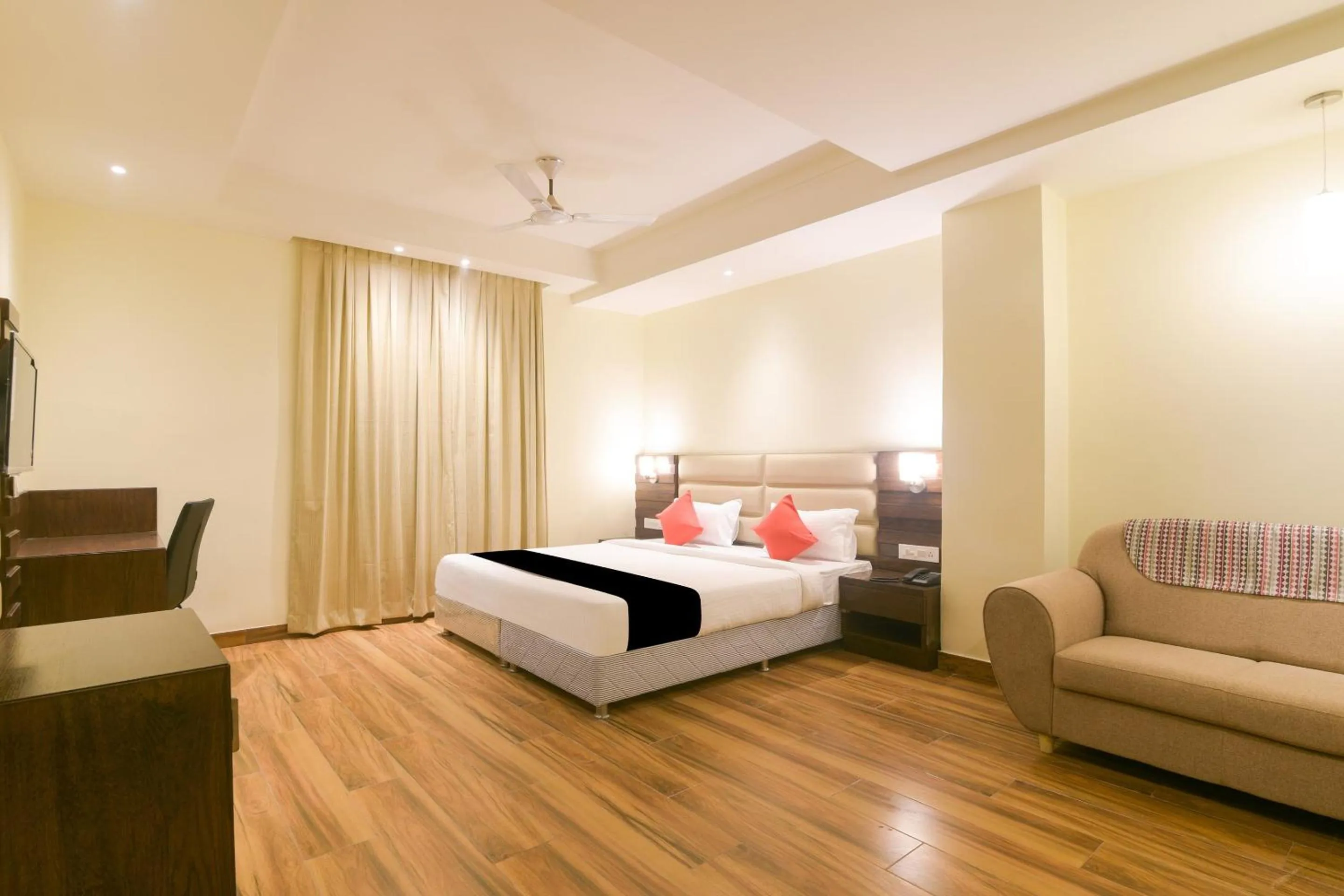 Bedroom, Bed in OYO 77736 Hotel Starlight