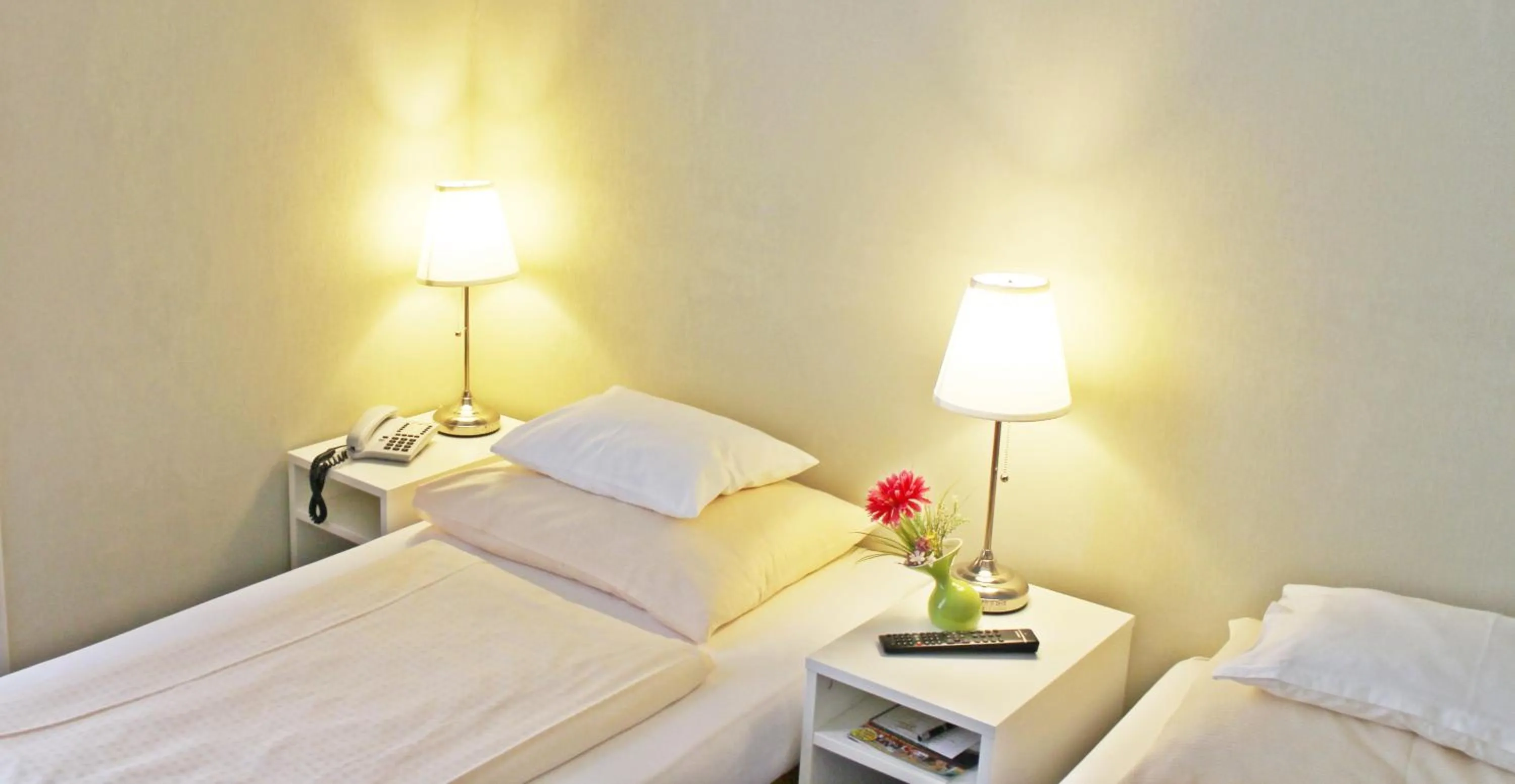 Bedroom, Bed in Pension Hotel Mariahilf