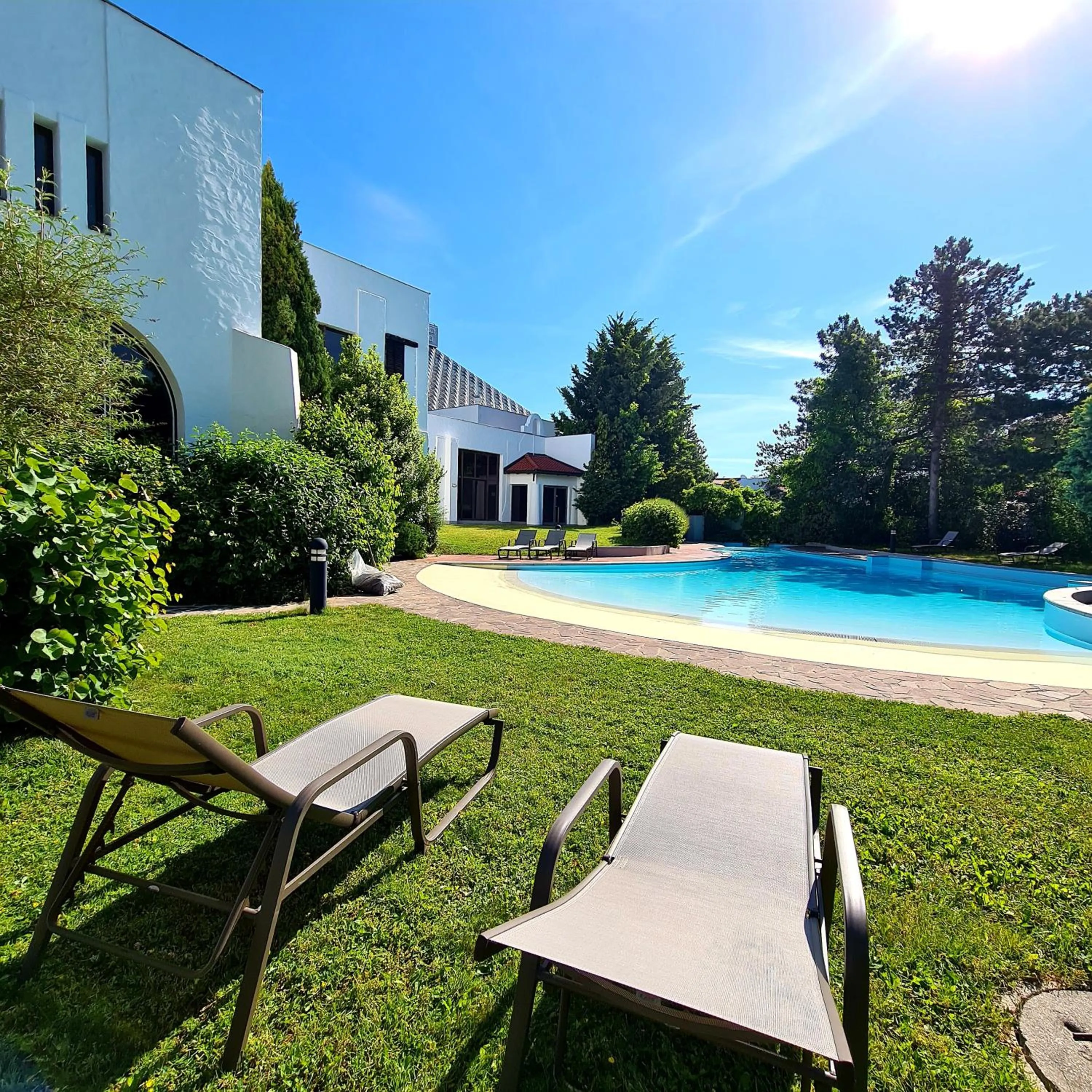 Swimming pool in Eventhotel Pyramide