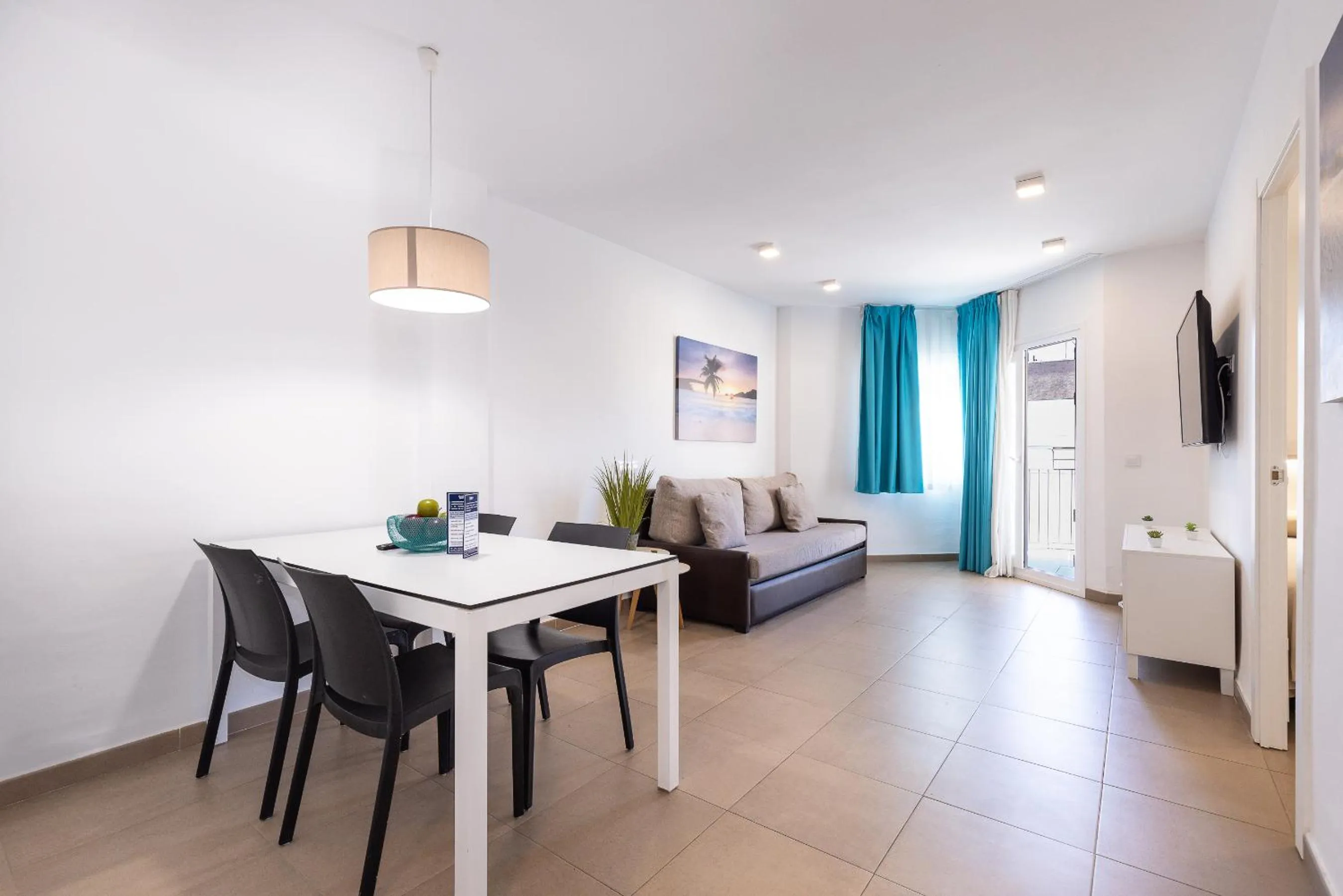 Dining area in Rentalmar Murillo Plus