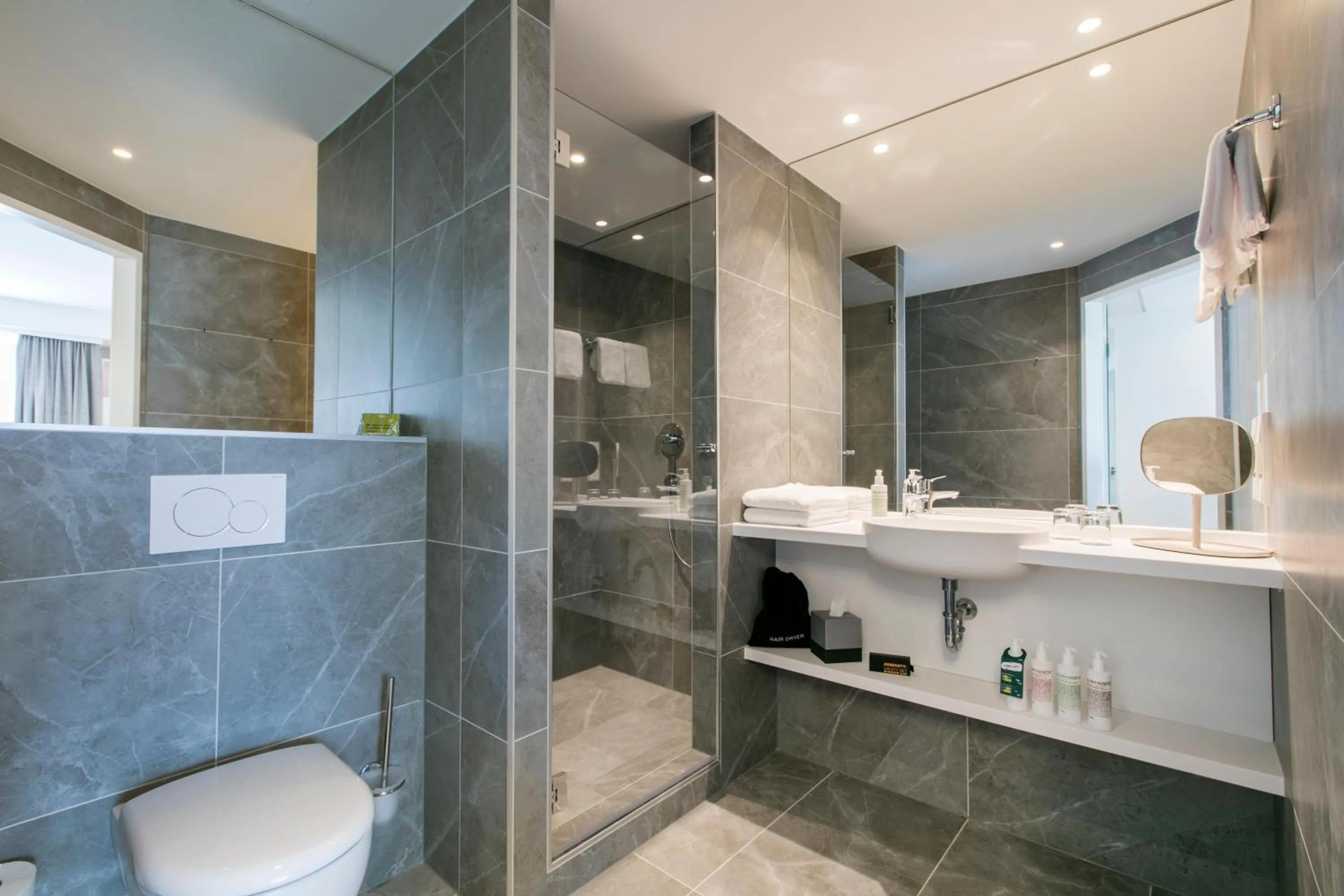 Shower in ARCOTEL Donauzentrum Wien