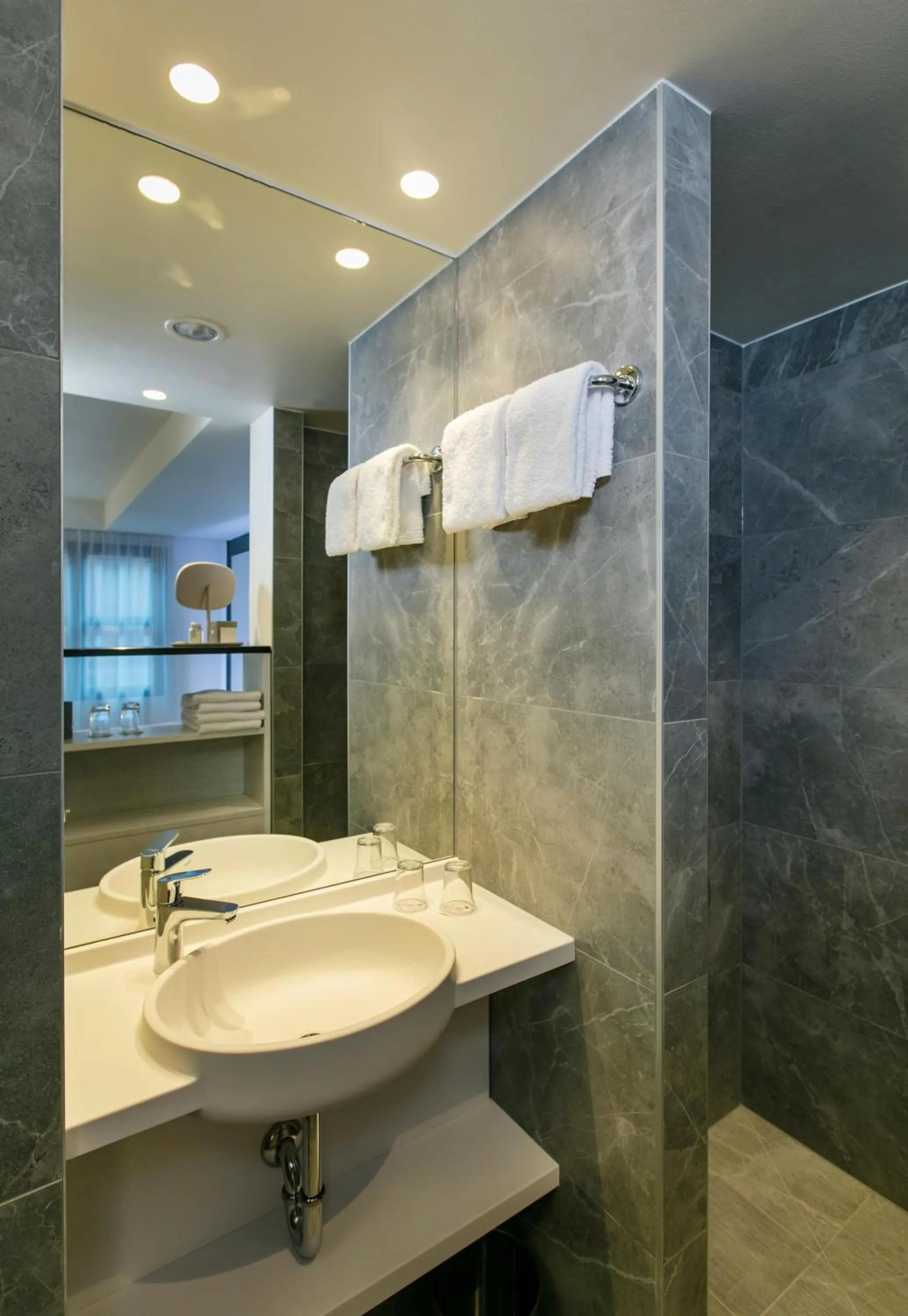 Shower in ARCOTEL Donauzentrum Wien