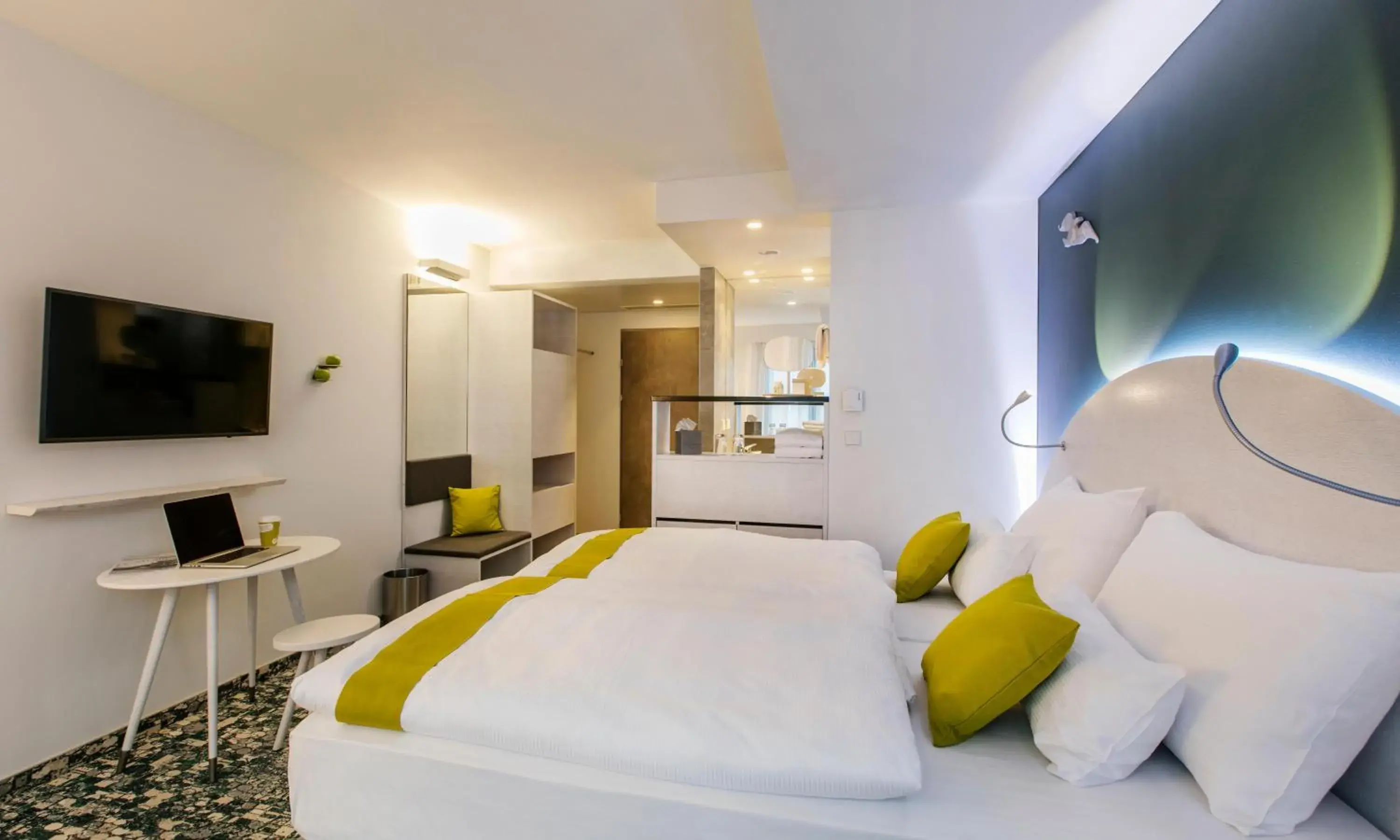 TV and multimedia, Bed in ARCOTEL Donauzentrum Wien TV and multimedia, Bed in ARCOTEL Donauzentrum Wien